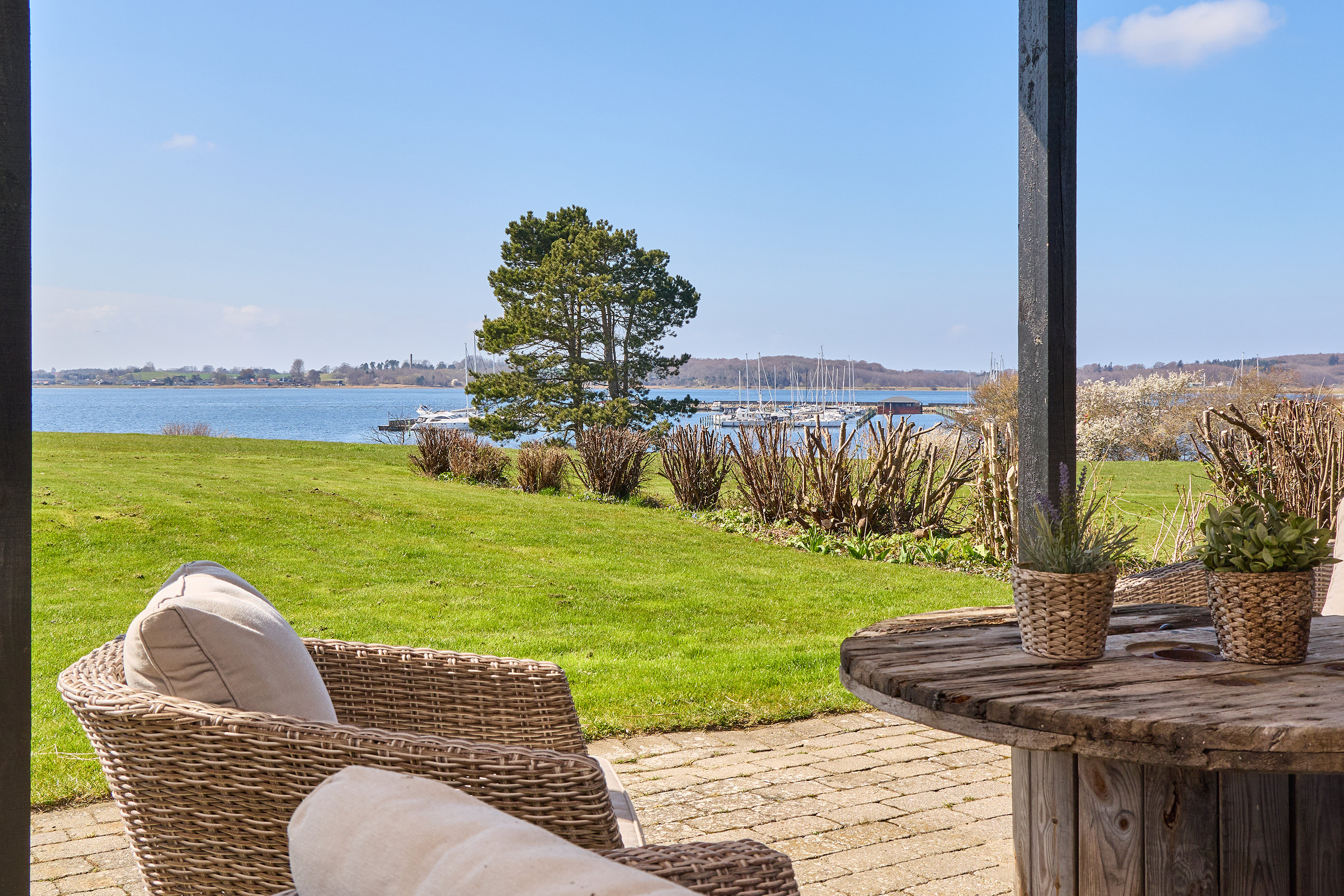 Fremhævet terrasse billede i fuldskærmstilstand. Billede af Strandhøjen 22, 3600 Frederikssund