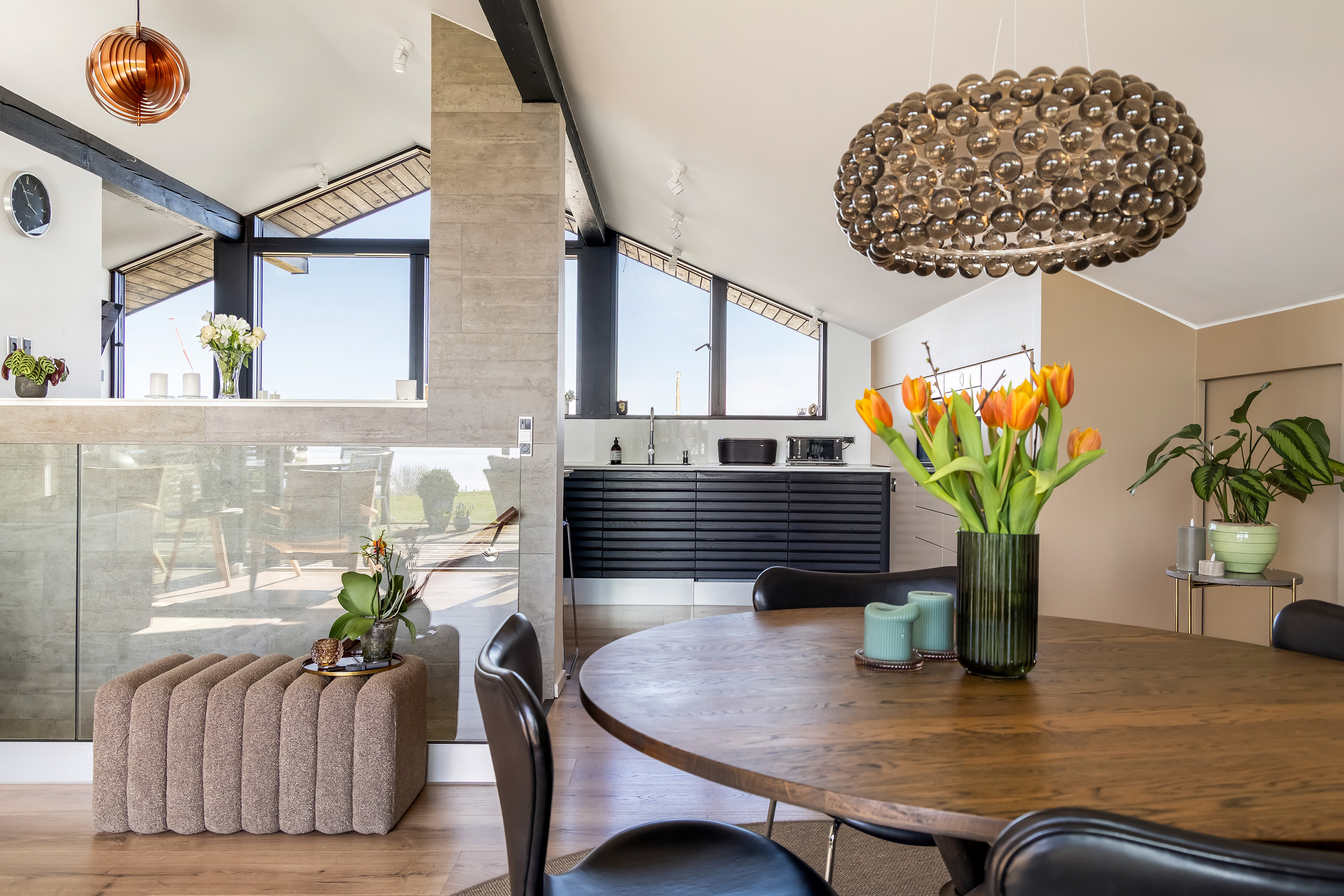 Fremhævet køkken alrum billede i fuldskærmstilstand. Billede af Strandhøjen 22, 3600 Frederikssund