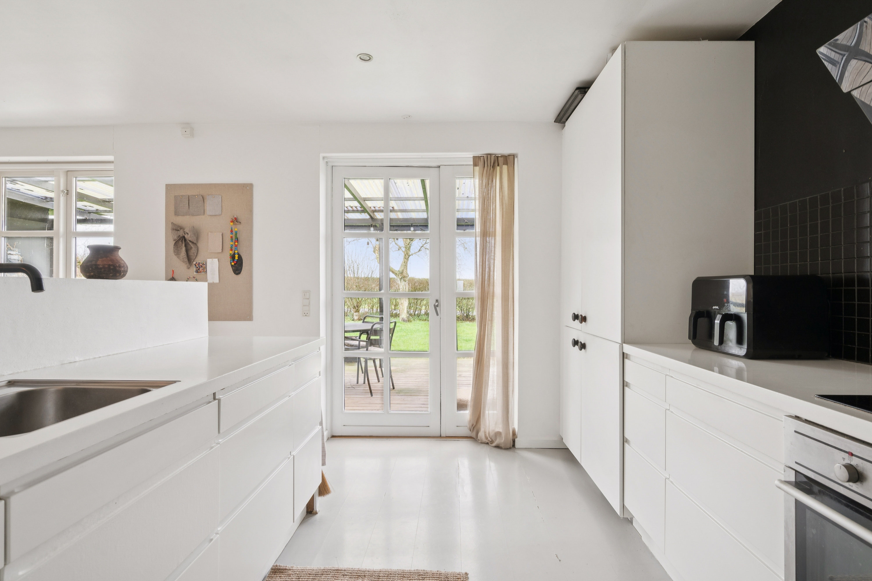 Fremhævet køkken billede i fuldskærmstilstand. Billede af Byvænget 26, Grundfør, 8382 Hinnerup