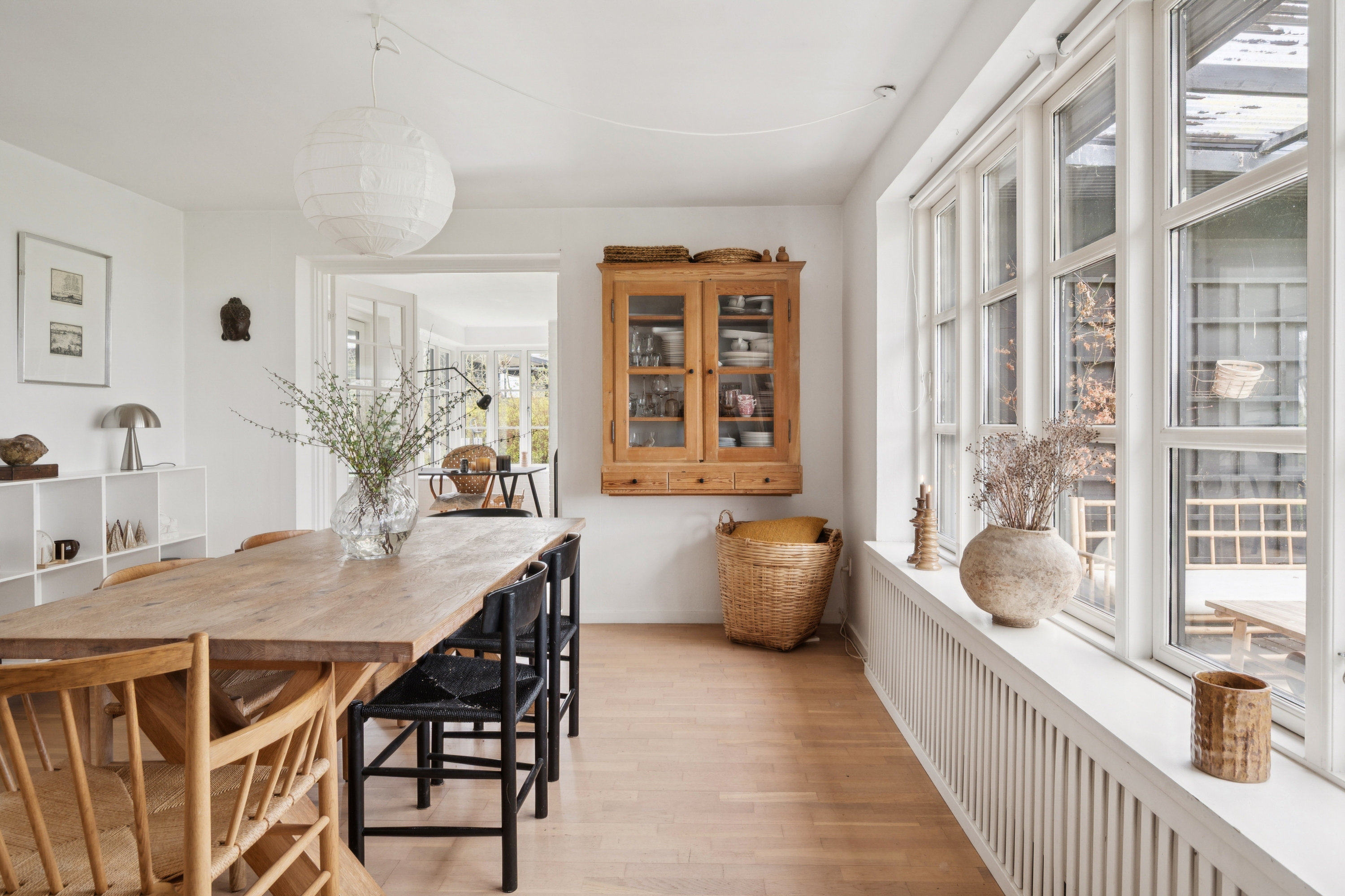 Fremhævet stue billede i fuldskærmstilstand. Billede af Byvænget 26, Grundfør, 8382 Hinnerup