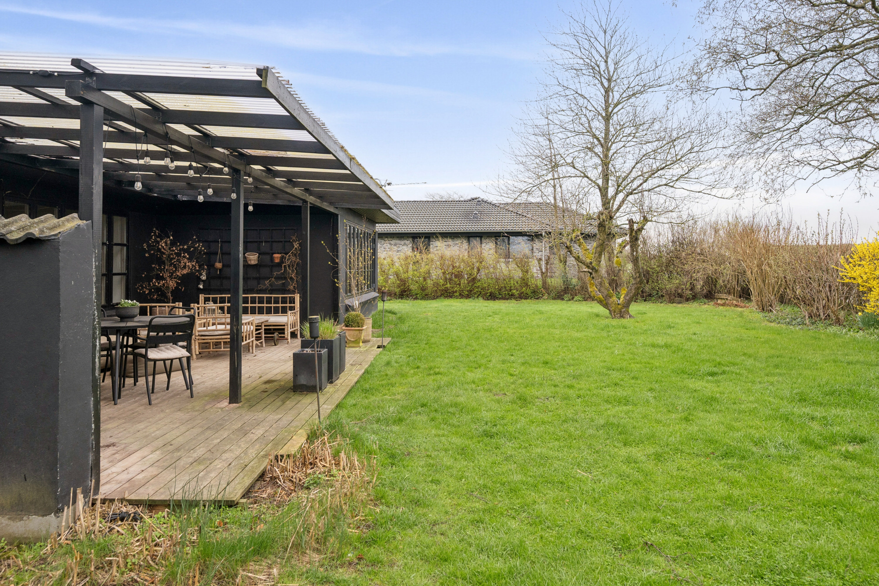 Fremhævet have billede i fuldskærmstilstand. Billede af Byvænget 26, Grundfør, 8382 Hinnerup