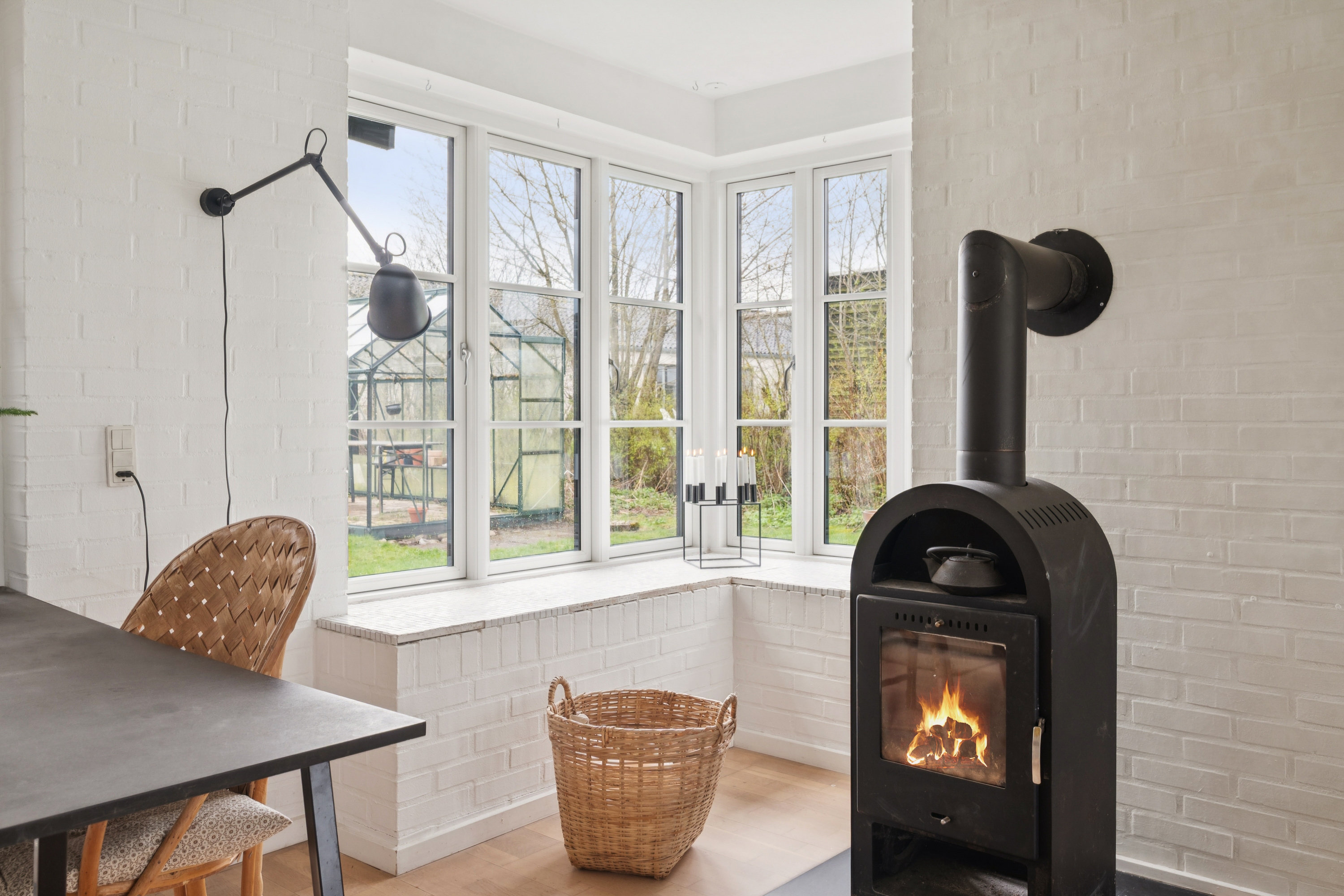 Fremhævet stue billede i fuldskærmstilstand. Billede af Byvænget 26, Grundfør, 8382 Hinnerup