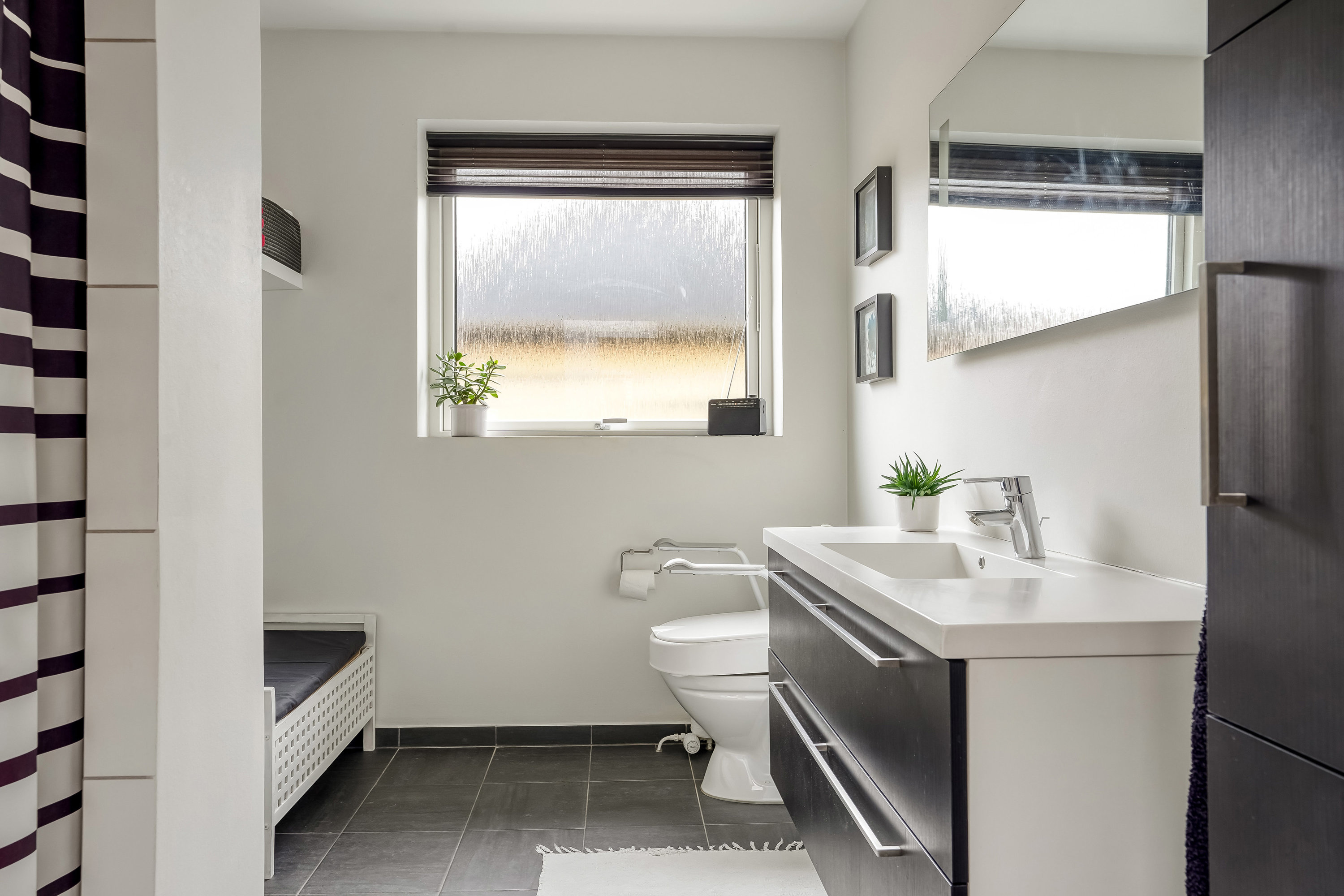Fremhævet toilet billede i fuldskærmstilstand. Billede af Sparretornvej 29, 5230 Odense M