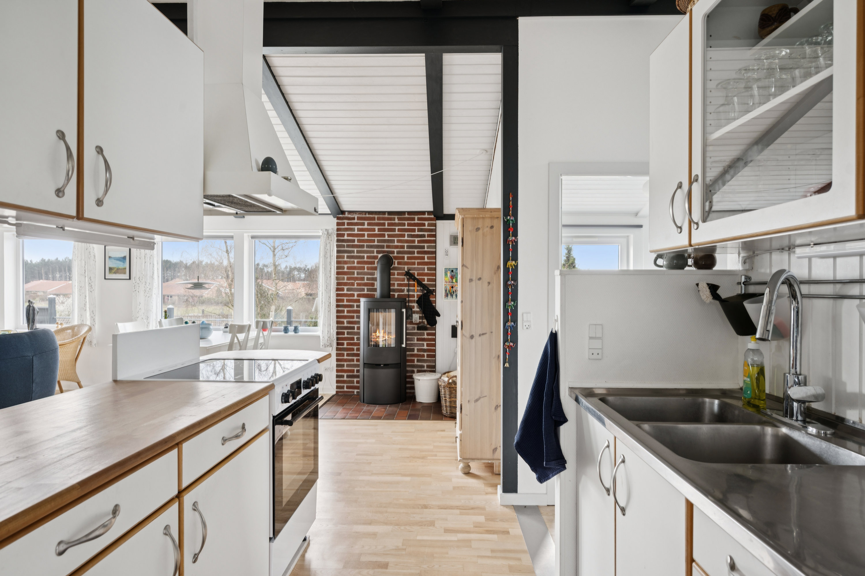 Fremhævet køkken billede i fuldskærmstilstand. Billede af Klodevej 8, Holmens Bakker, 8400 Ebeltoft