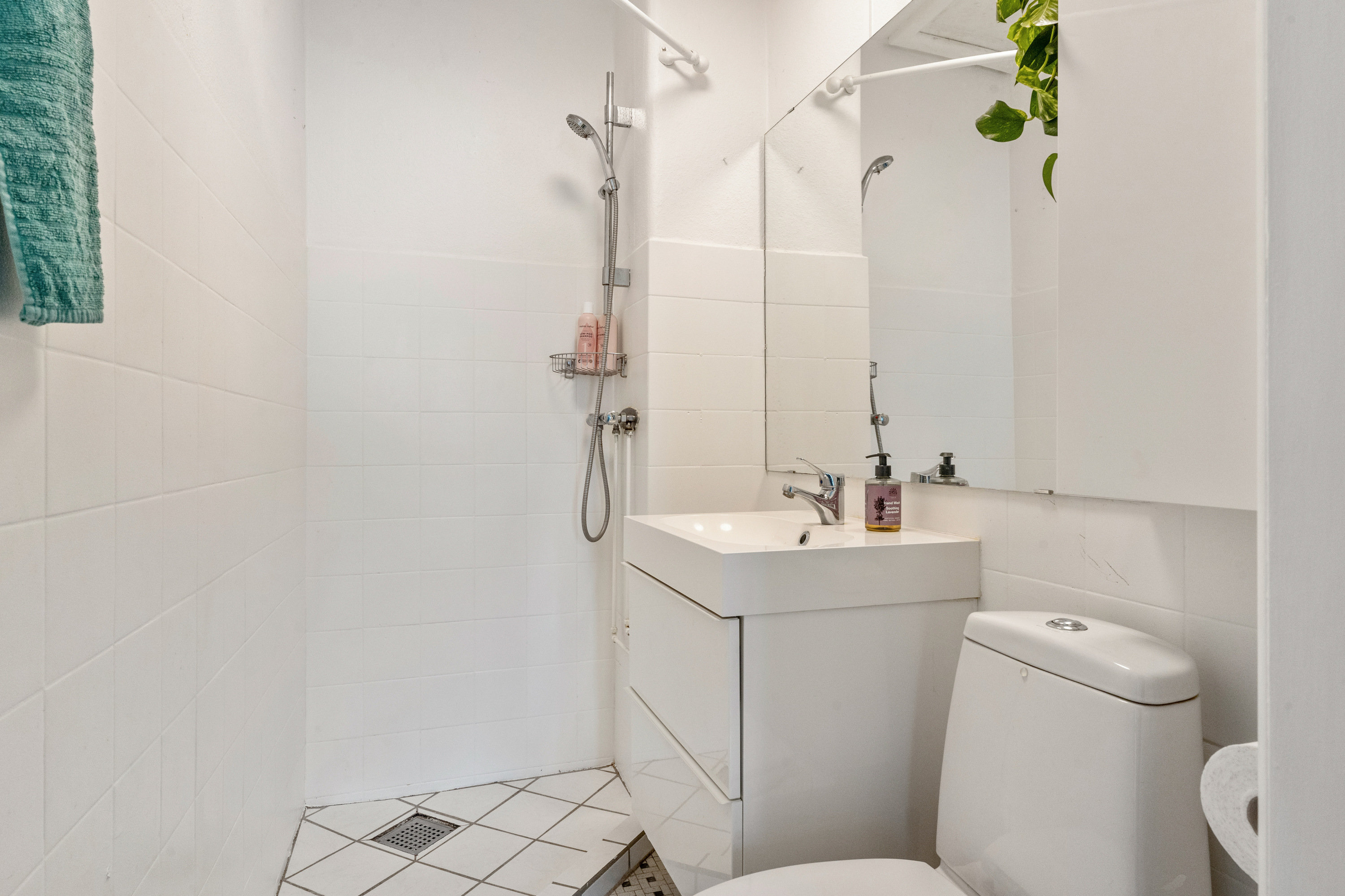 Fremhævet badeværelse billede i fuldskærmstilstand. Billede af Gærdesangervej 8, 9230 Svenstrup J