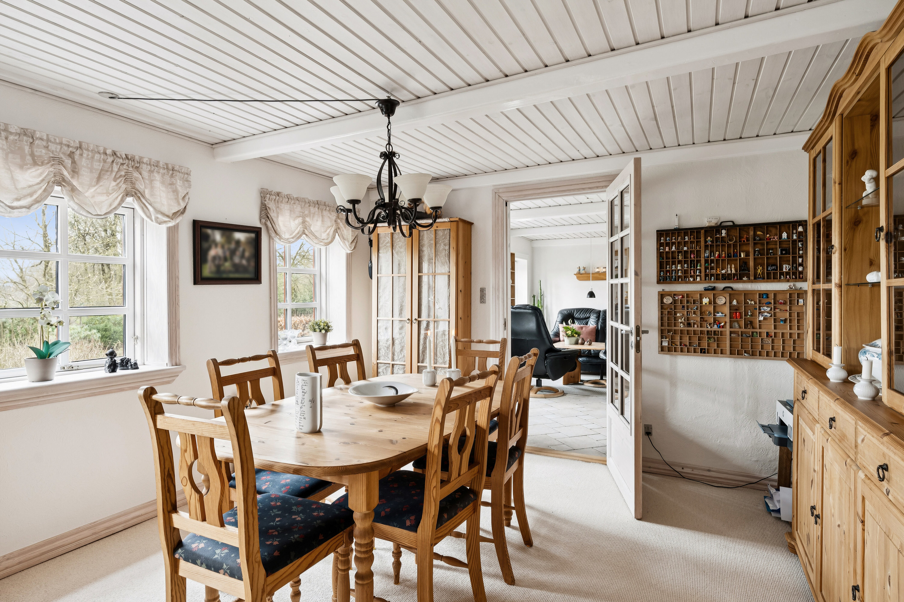 Fremhævet spisestue billede i fuldskærmstilstand. Billede af Løvlundvej 17, 7190 Billund