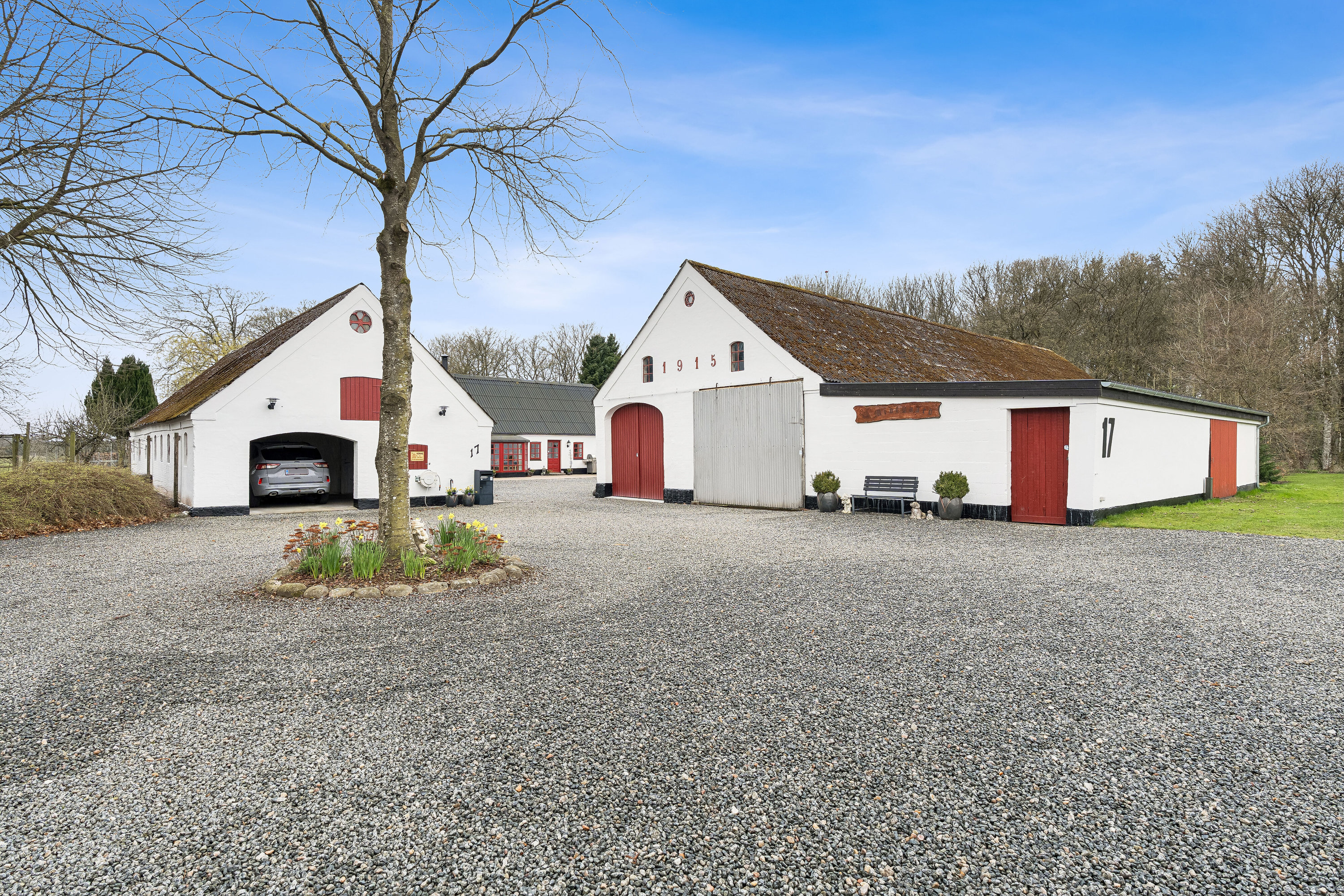 Fremhævet set fra vejen billede i fuldskærmstilstand. Billede af Løvlundvej 17, 7190 Billund