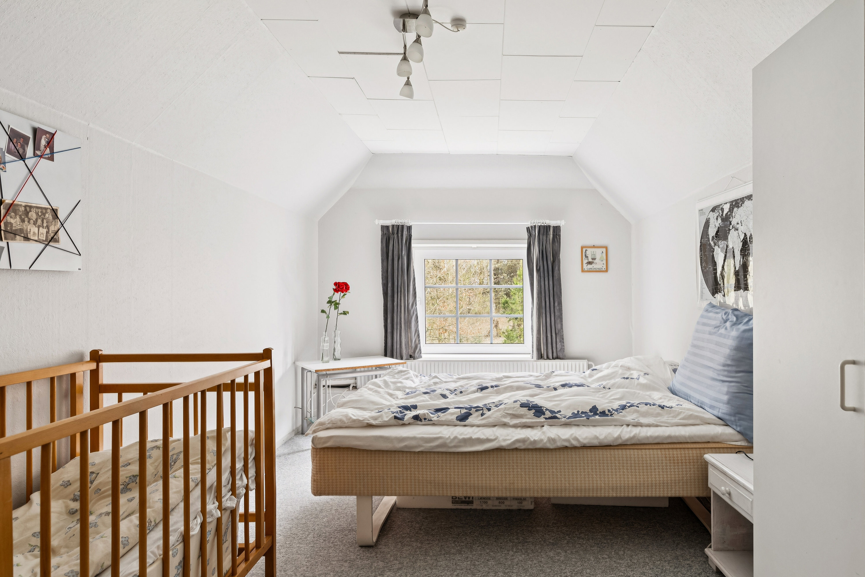 Fremhævet soveværelse billede i fuldskærmstilstand. Billede af Løvlundvej 17, 7190 Billund