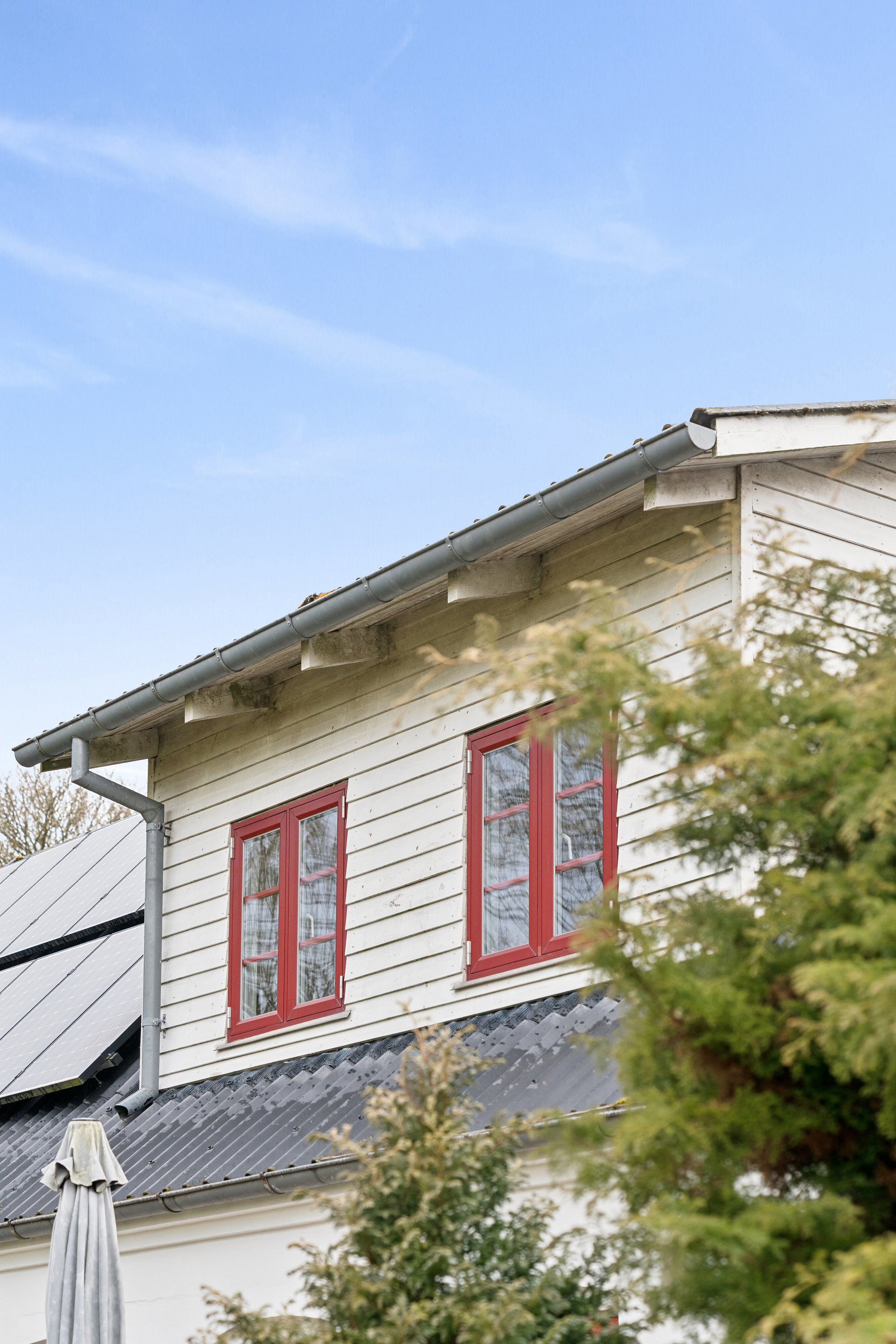 Fremhævet udendørs billede i fuldskærmstilstand. Billede af Løvlundvej 17, 7190 Billund