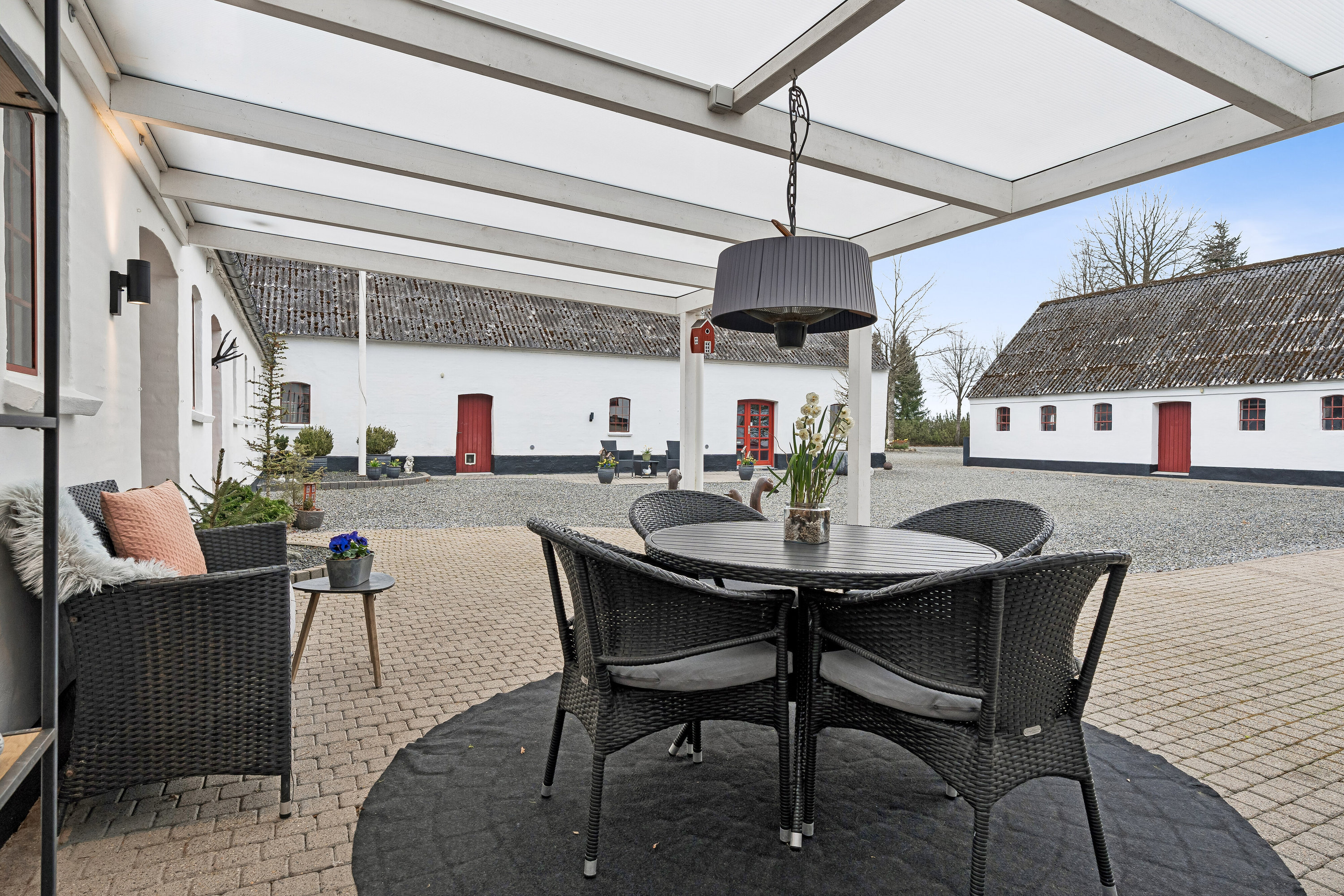 Fremhævet overdækket terrasse billede i fuldskærmstilstand. Billede af Løvlundvej 17, 7190 Billund