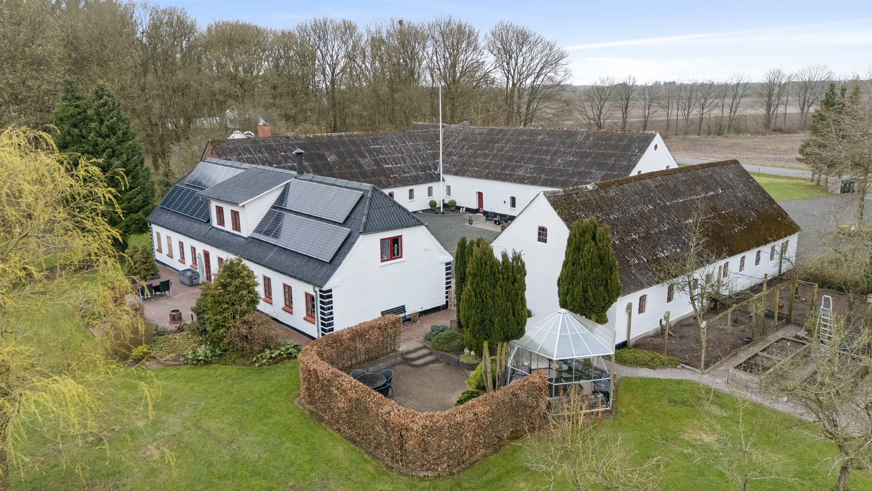 Fremhævet luftfoto billede i fuldskærmstilstand. Billede af Løvlundvej 17, 7190 Billund