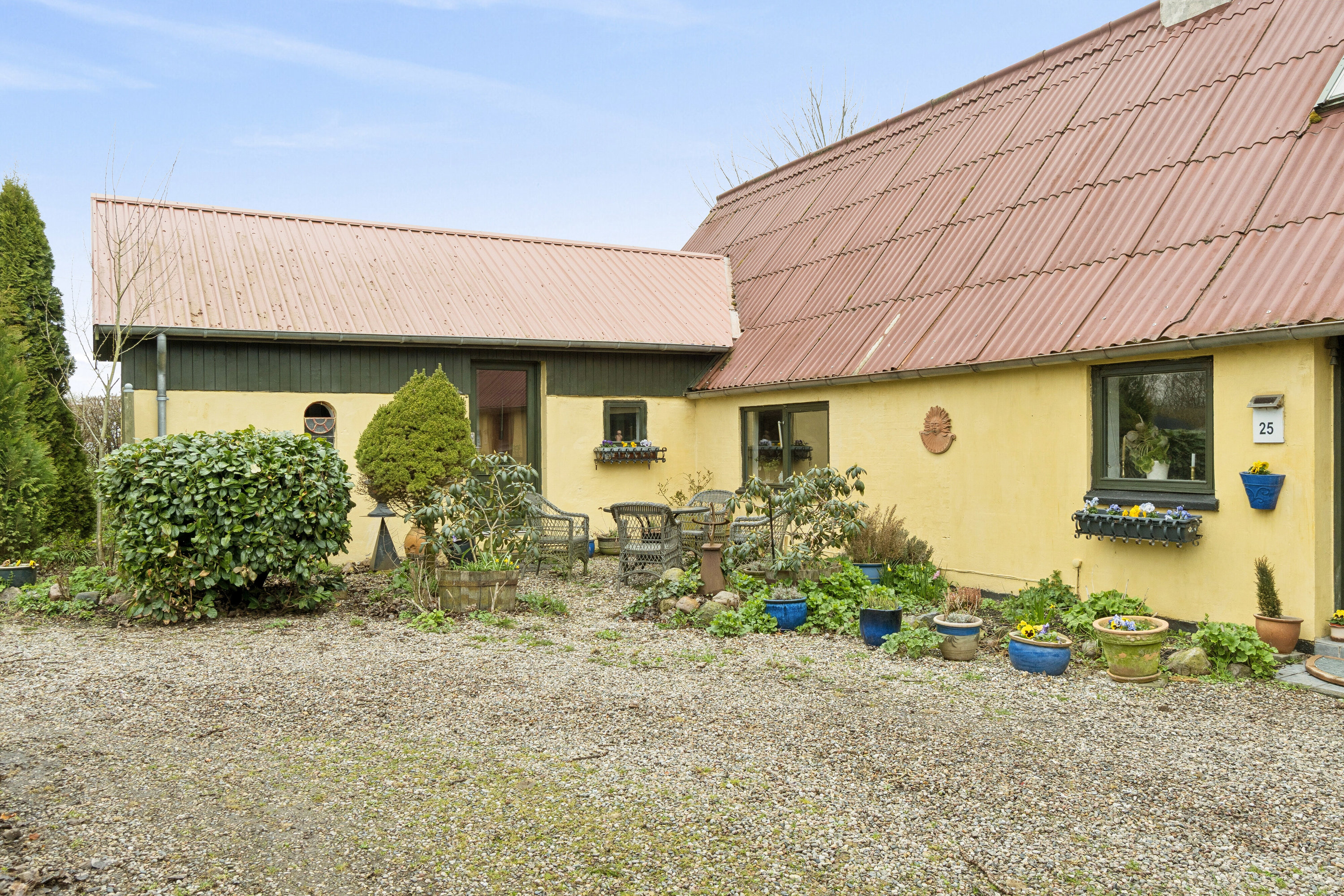 Fremhævet set fra vejen billede i fuldskærmstilstand. Billede af Krænkerupvej 25, Havrebjerg, 4200 Slagelse