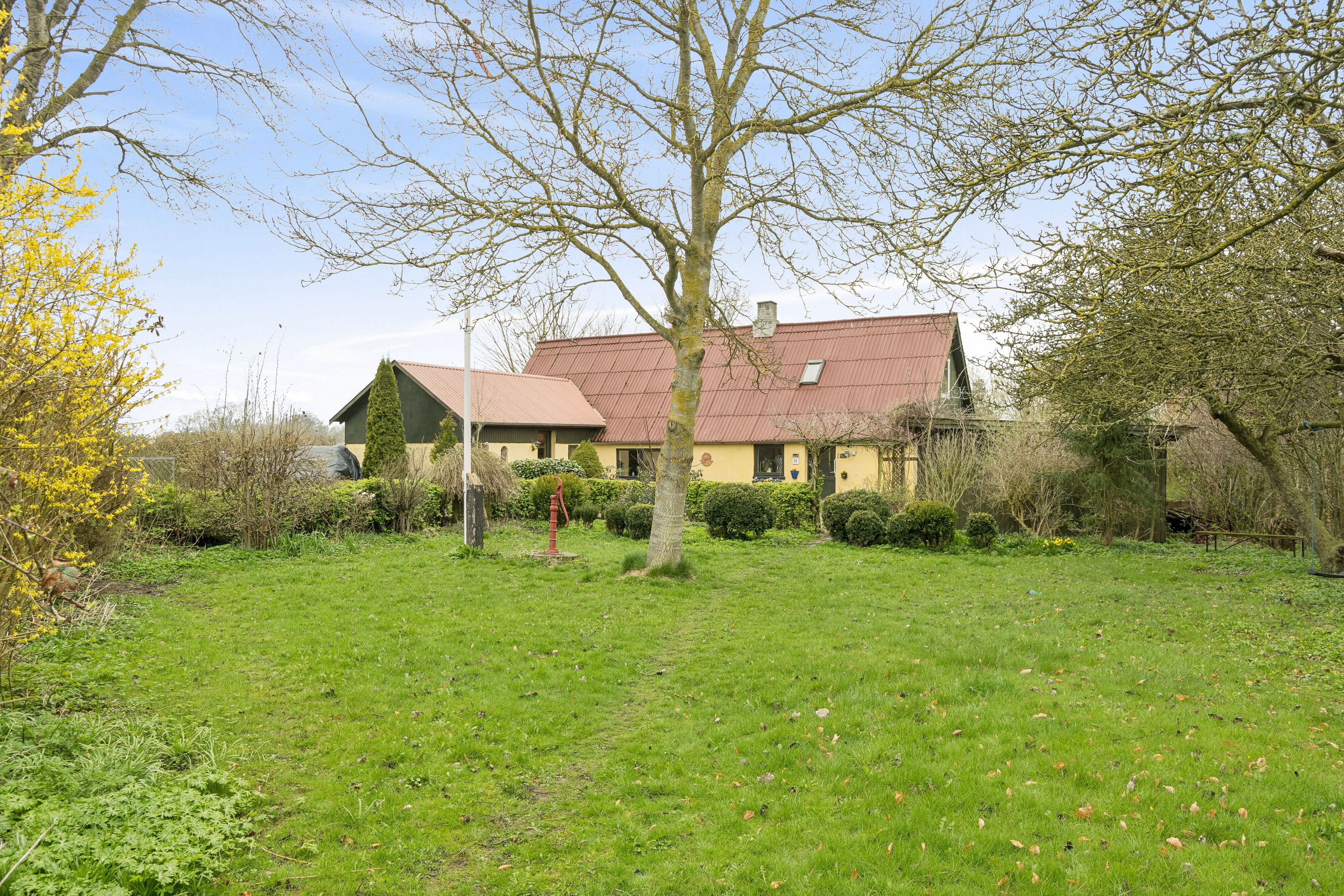 Fremhævet set fra haven billede i fuldskærmstilstand. Billede af Krænkerupvej 25, Havrebjerg, 4200 Slagelse