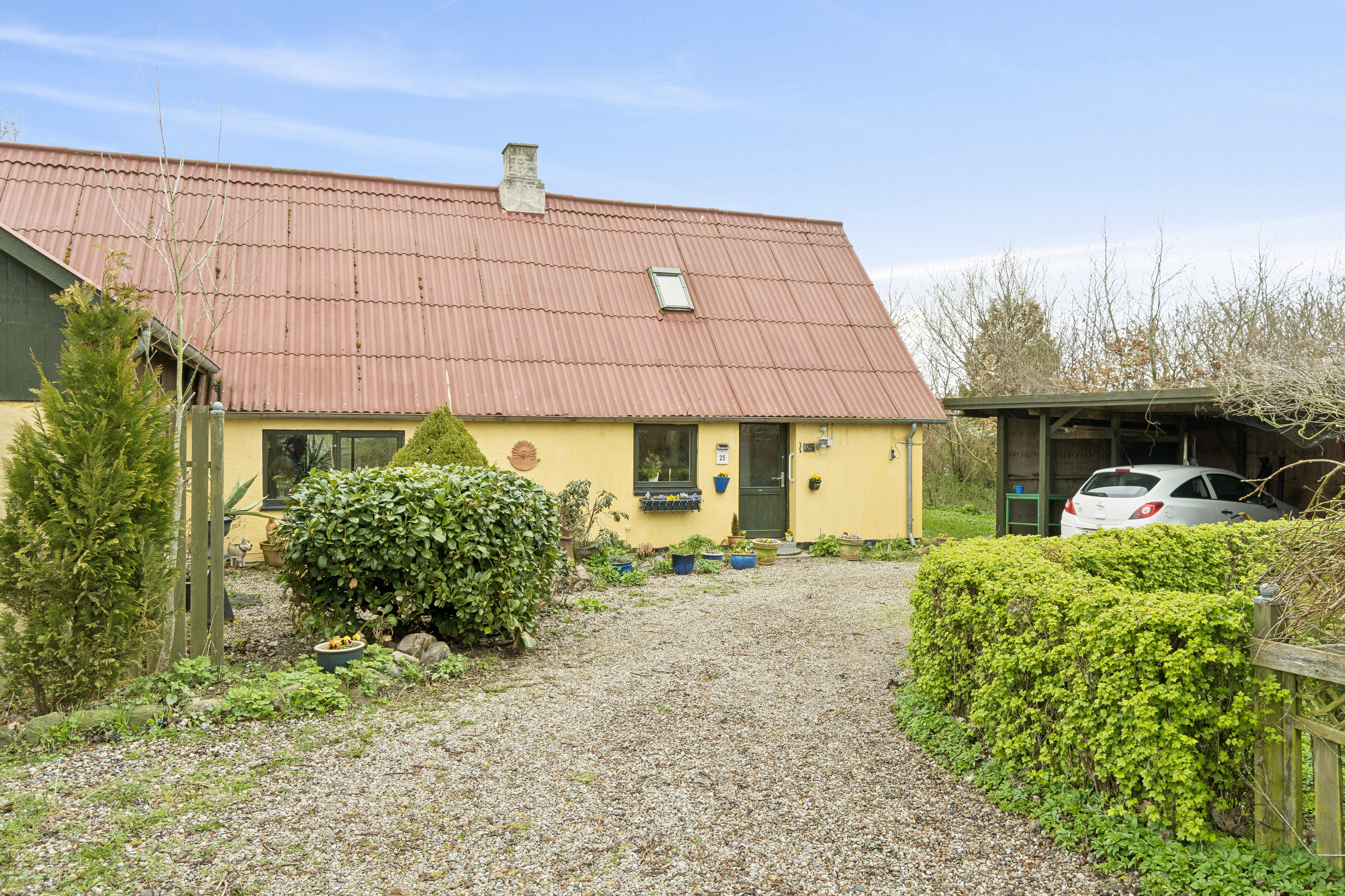 Fremhævet set fra vejen billede i fuldskærmstilstand. Billede af Krænkerupvej 25, Havrebjerg, 4200 Slagelse