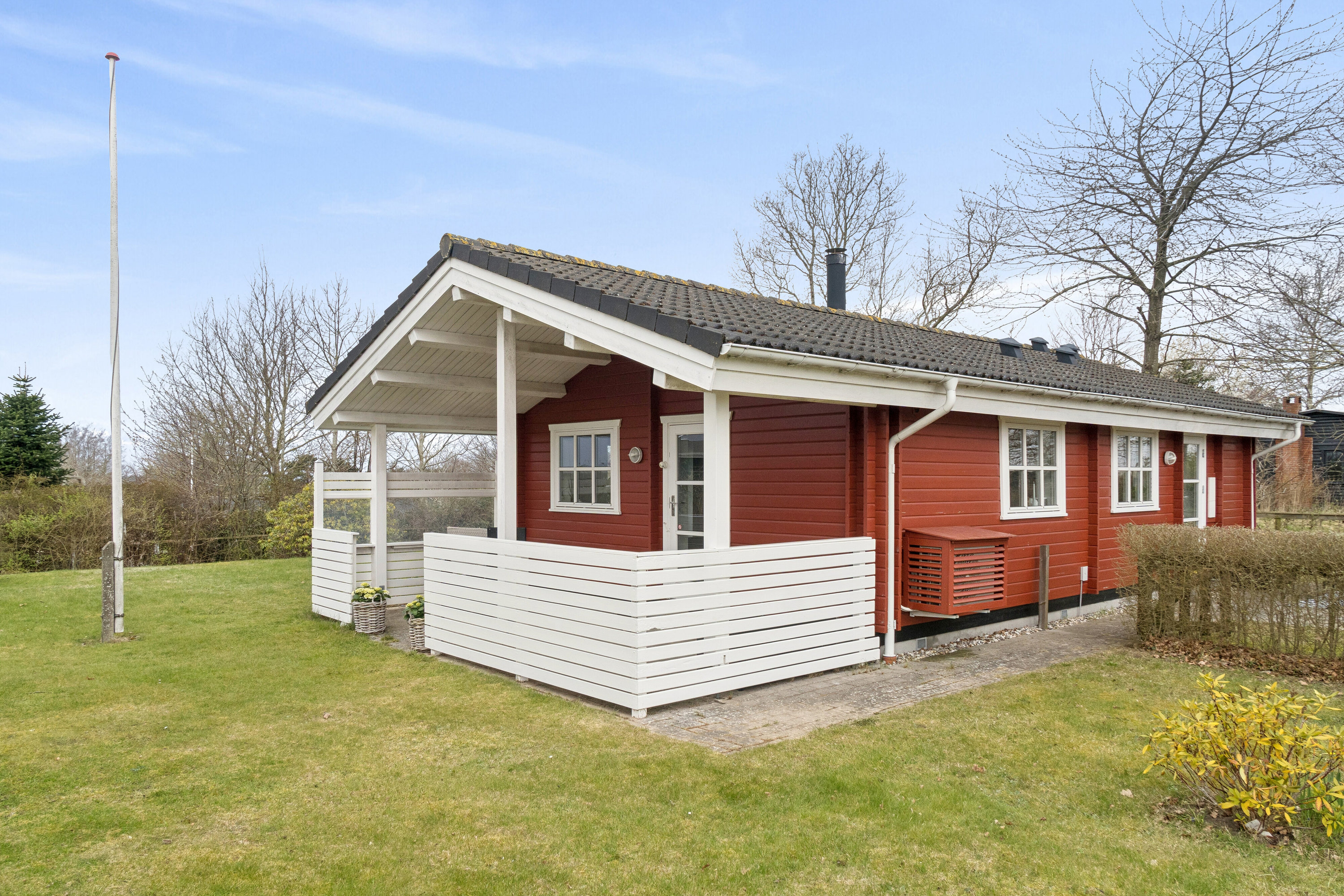 Fremhævet set fra haven billede i fuldskærmstilstand. Billede af Nattergalestien 21, Kregme, 3300 Frederiksværk