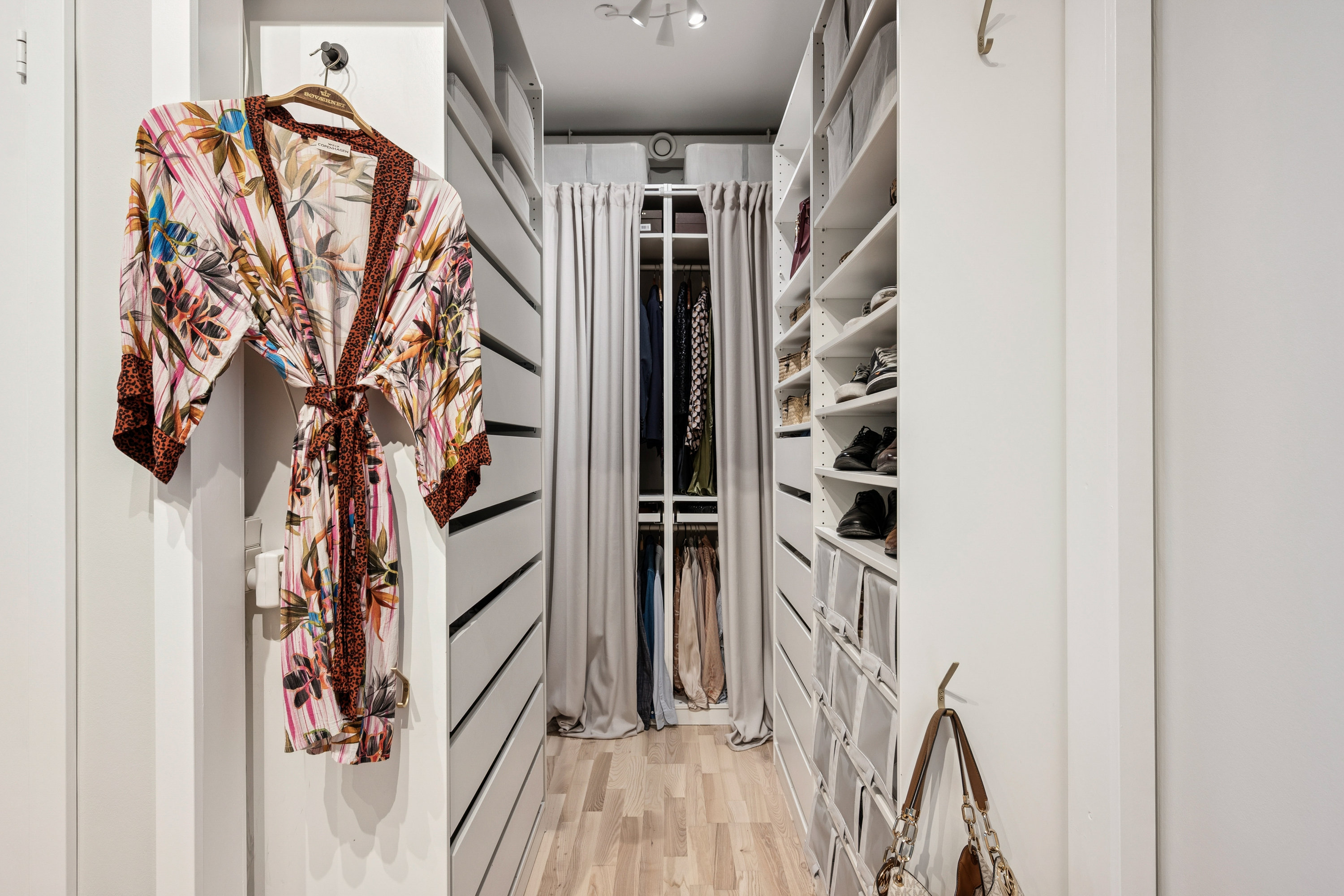 Fremhævet gang billede i fuldskærmstilstand. Billede af Søndre Fasanvej 90, 1. 104., 2500 Valby