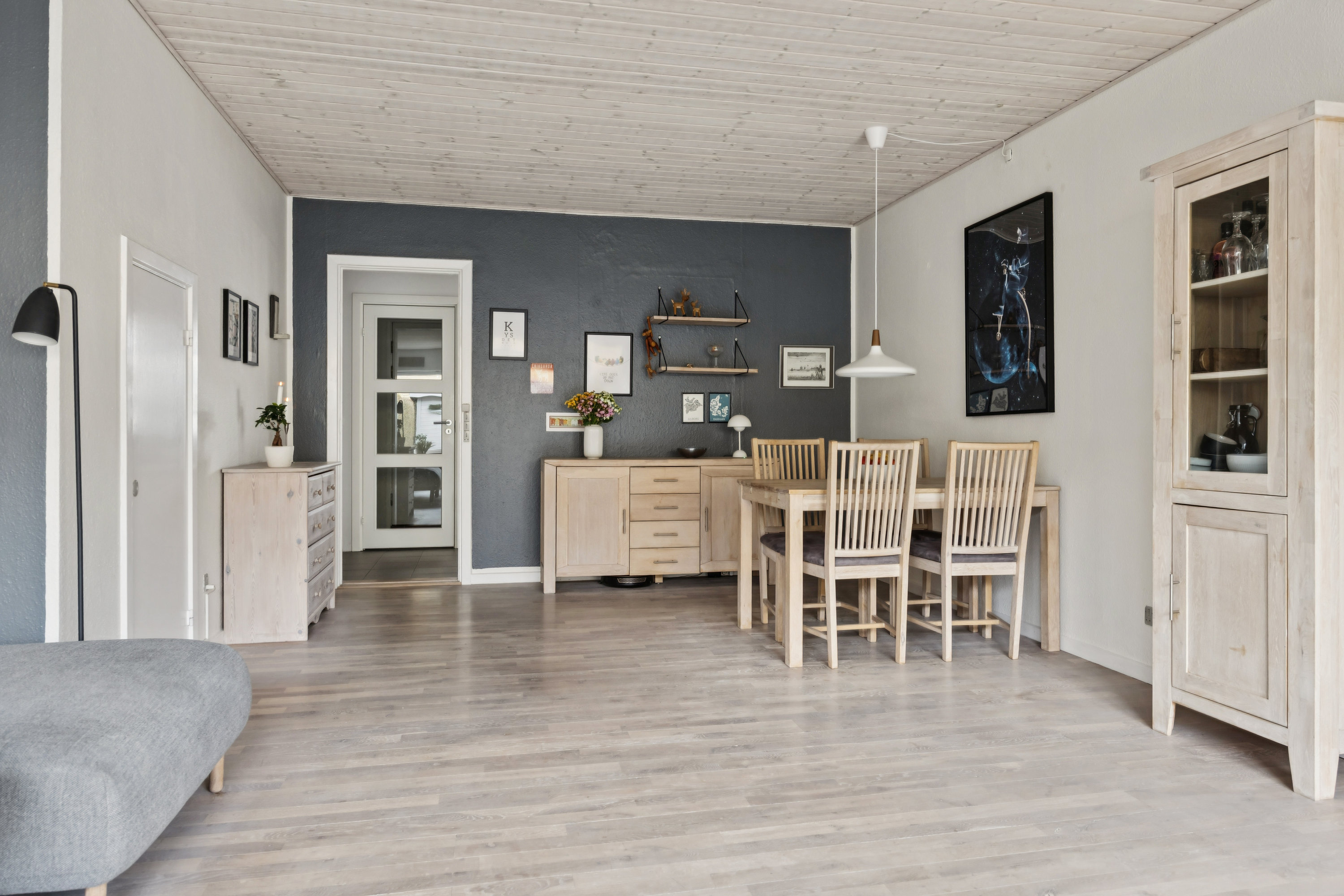 Fremhævet stue billede i fuldskærmstilstand. Billede af Lindholmsvej 89B, 9400 Nørresundby