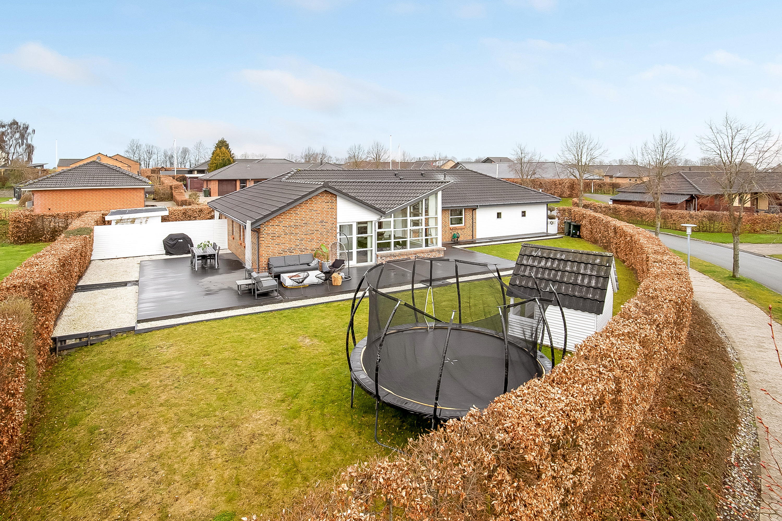 Fremhævet mastefoto billede i fuldskærmstilstand. Billede af Linde Alle 15, Ølsted, 8723 Løsning