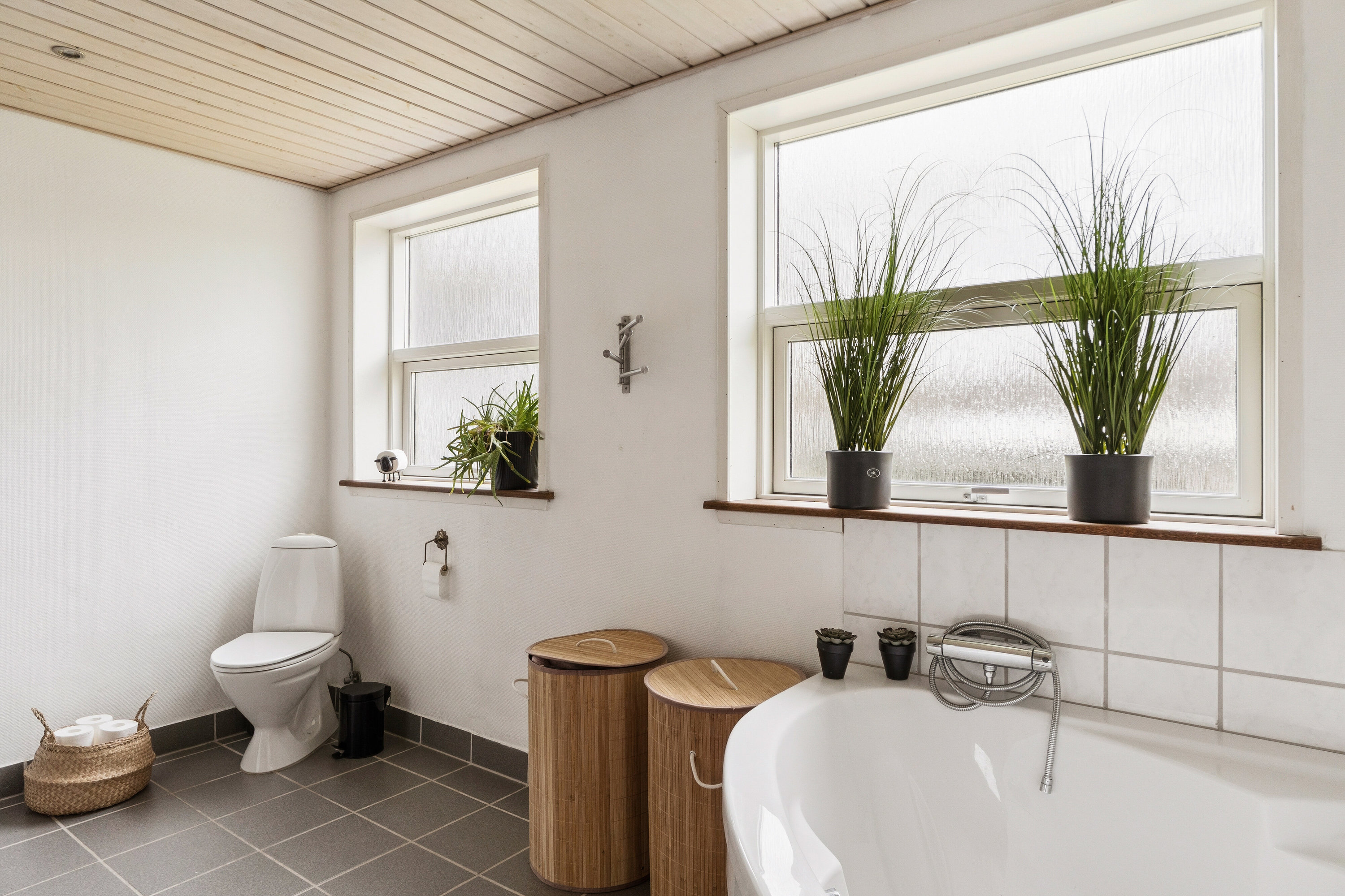 Fremhævet badeværelse billede i fuldskærmstilstand. Billede af Jyllandsgade 8, 9870 Sindal