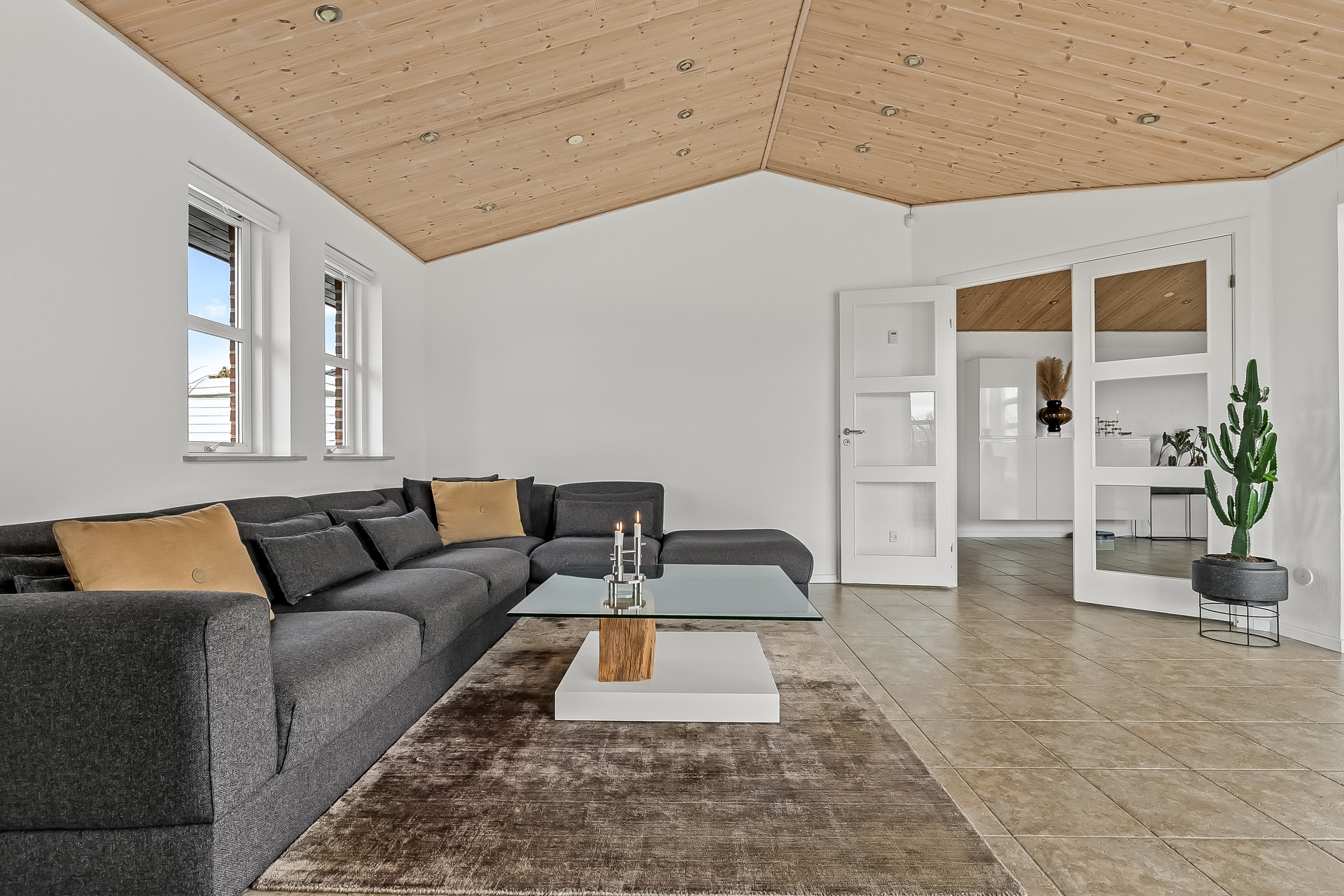 Fremhævet stue billede i fuldskærmstilstand. Billede af Linde Alle 15, Ølsted, 8723 Løsning