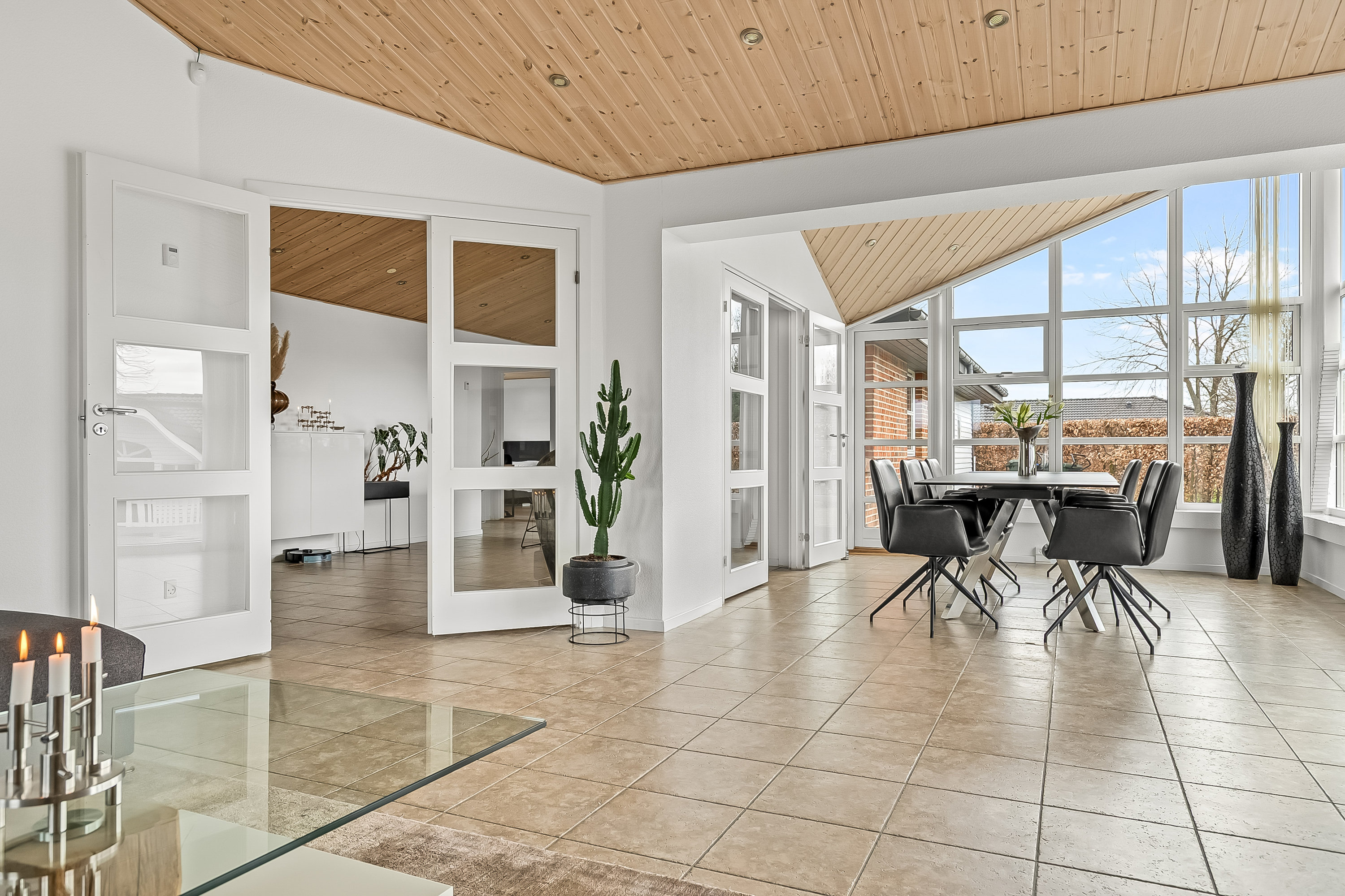 Fremhævet stue billede i fuldskærmstilstand. Billede af Linde Alle 15, Ølsted, 8723 Løsning