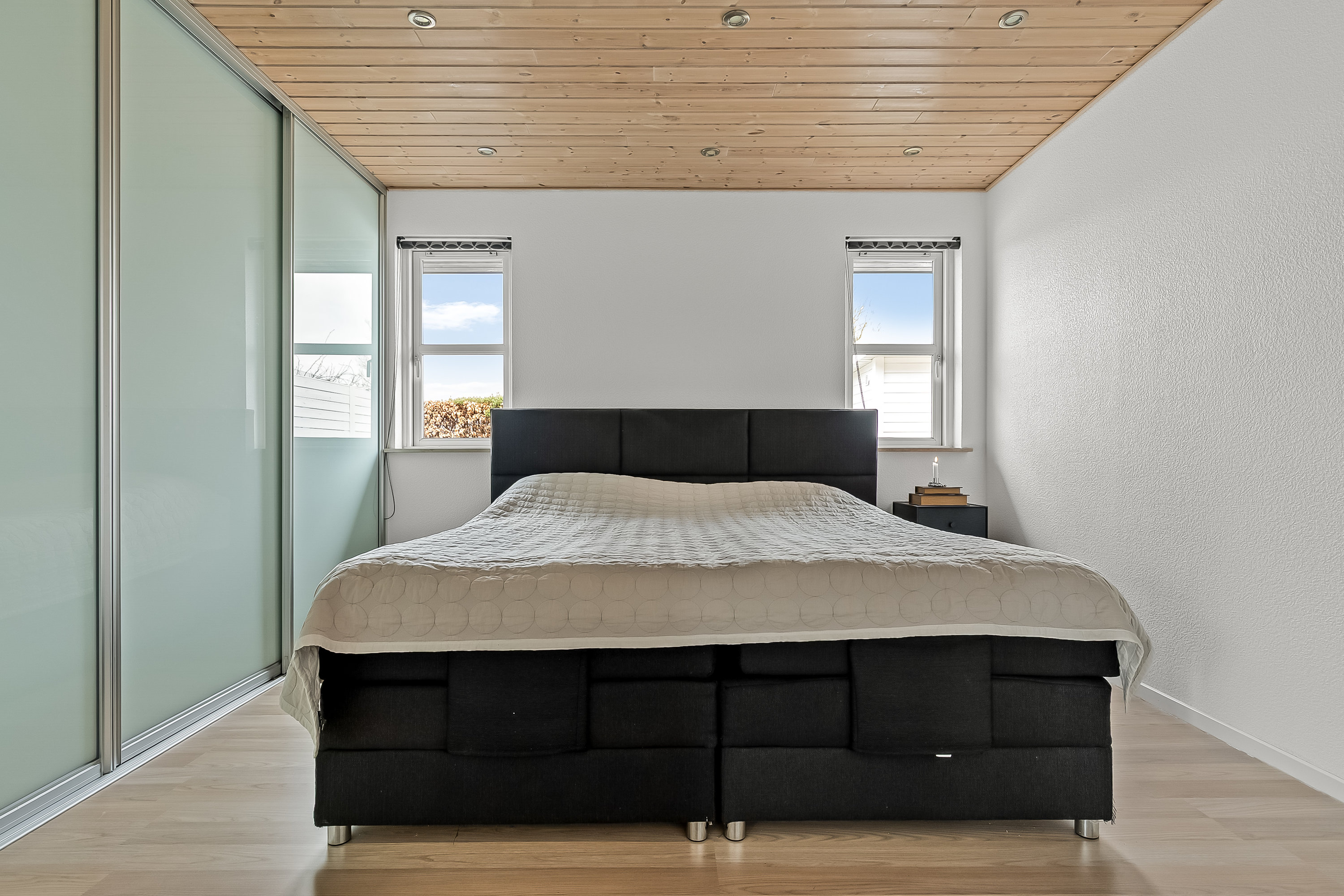 Fremhævet soveværelse billede i fuldskærmstilstand. Billede af Linde Alle 15, Ølsted, 8723 Løsning