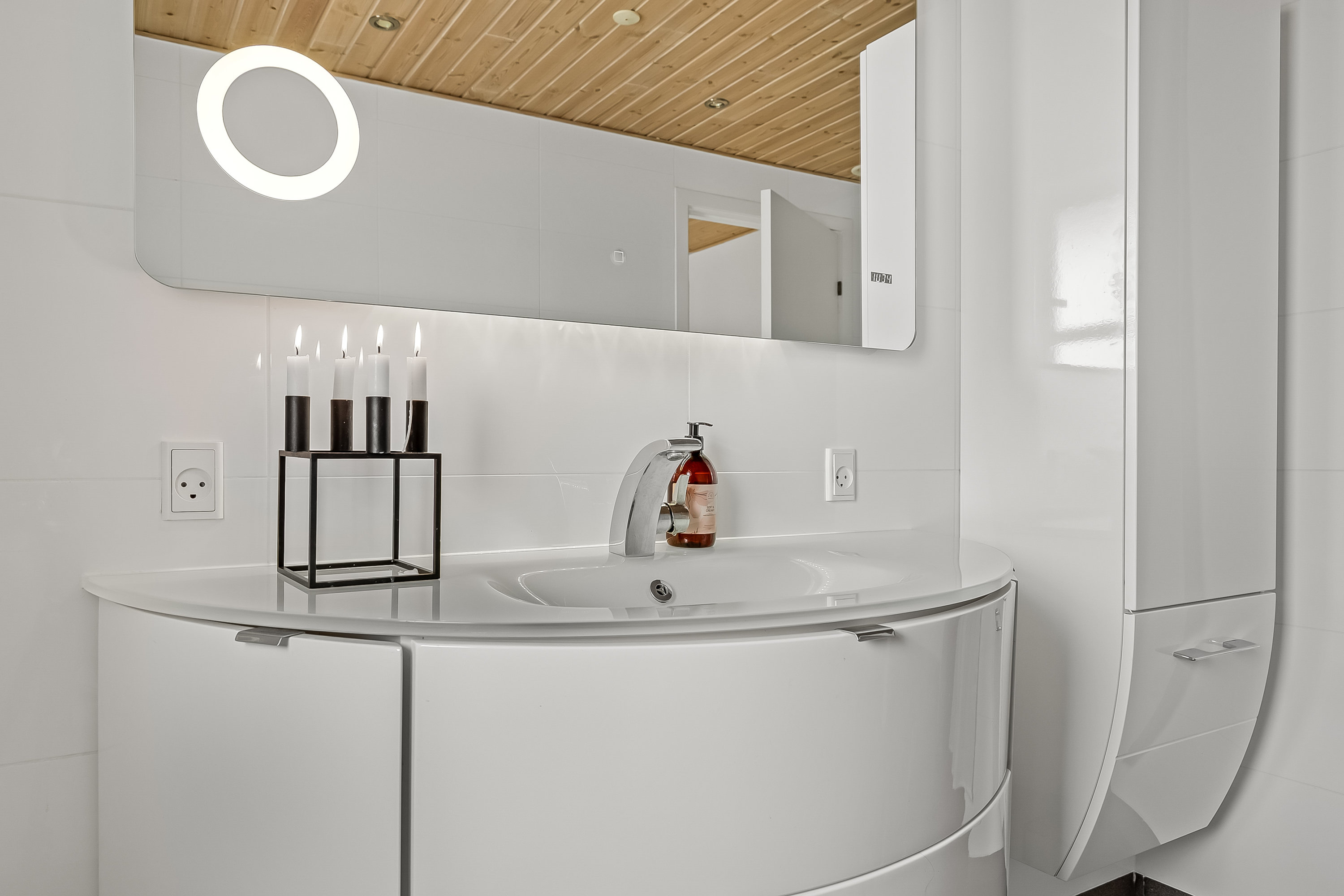 Fremhævet badeværelse billede i fuldskærmstilstand. Billede af Linde Alle 15, Ølsted, 8723 Løsning