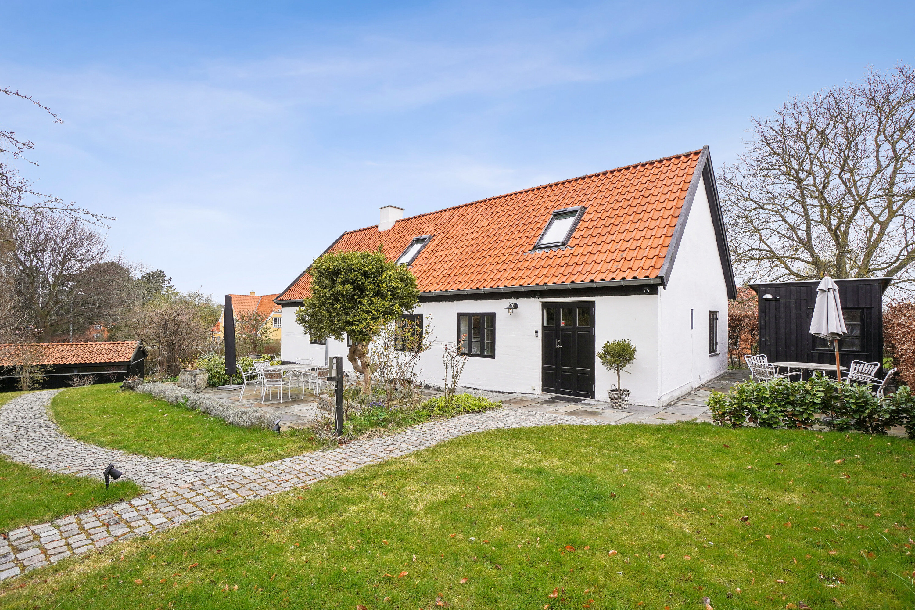 Fremhævet set fra vejen billede i fuldskærmstilstand. Billede af Frederiksborgvej 50, 4000 Roskilde