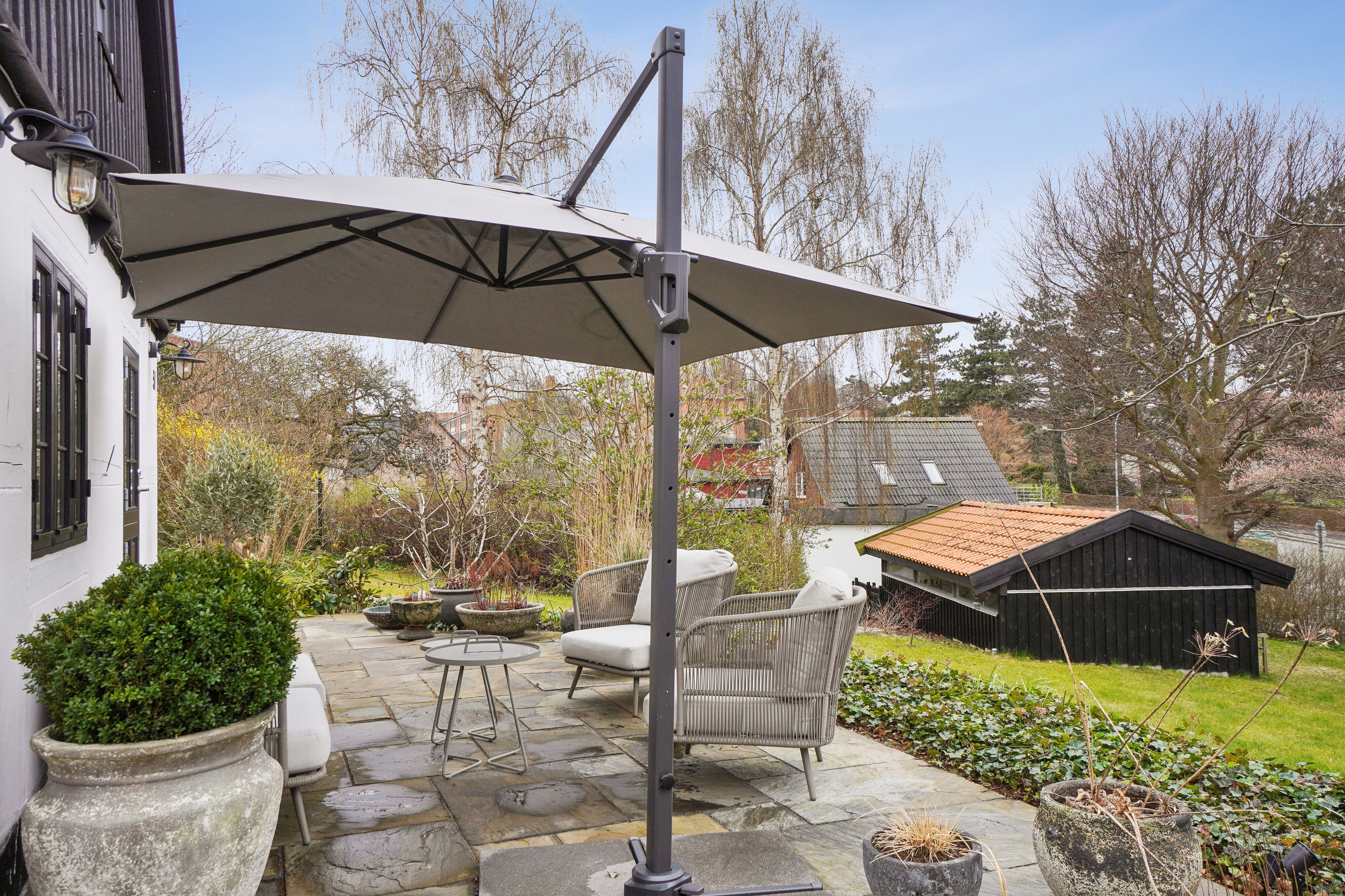 Fremhævet set fra haven billede i fuldskærmstilstand. Billede af Frederiksborgvej 50, 4000 Roskilde