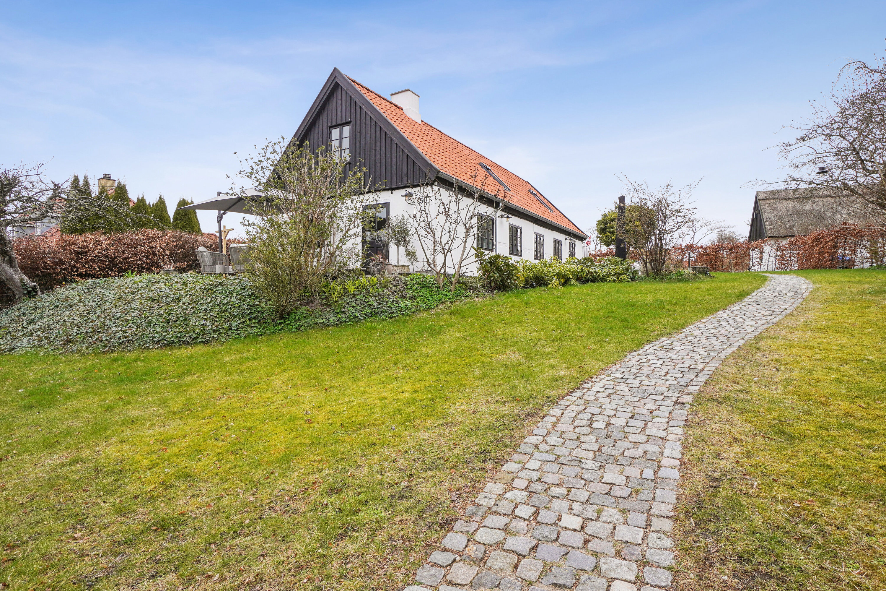 Fremhævet set fra vejen billede i fuldskærmstilstand. Billede af Frederiksborgvej 50, 4000 Roskilde