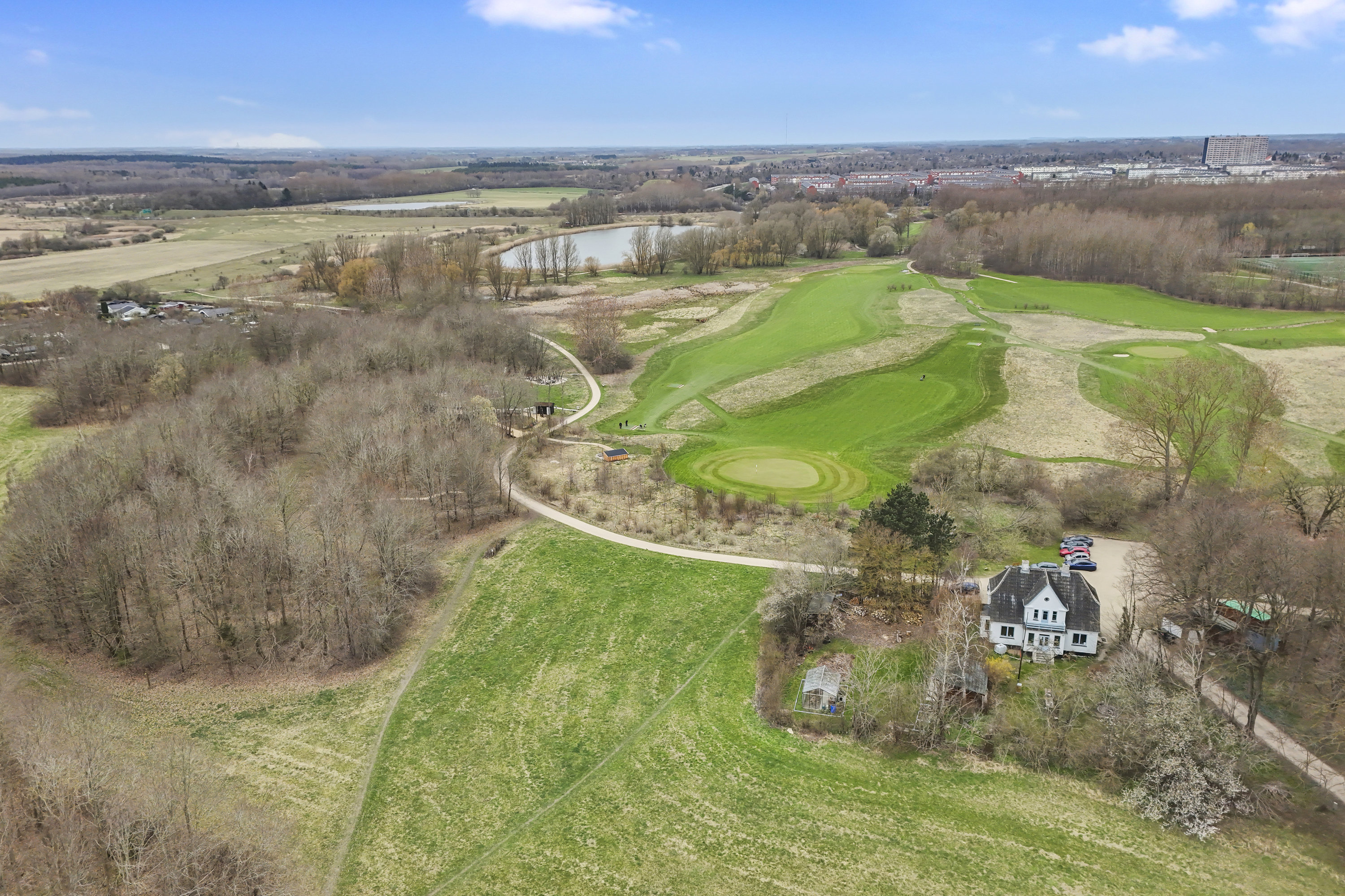 Fremhævet luftfoto billede i fuldskærmstilstand. Billede af Lindeengen 23, 2740 Skovlunde