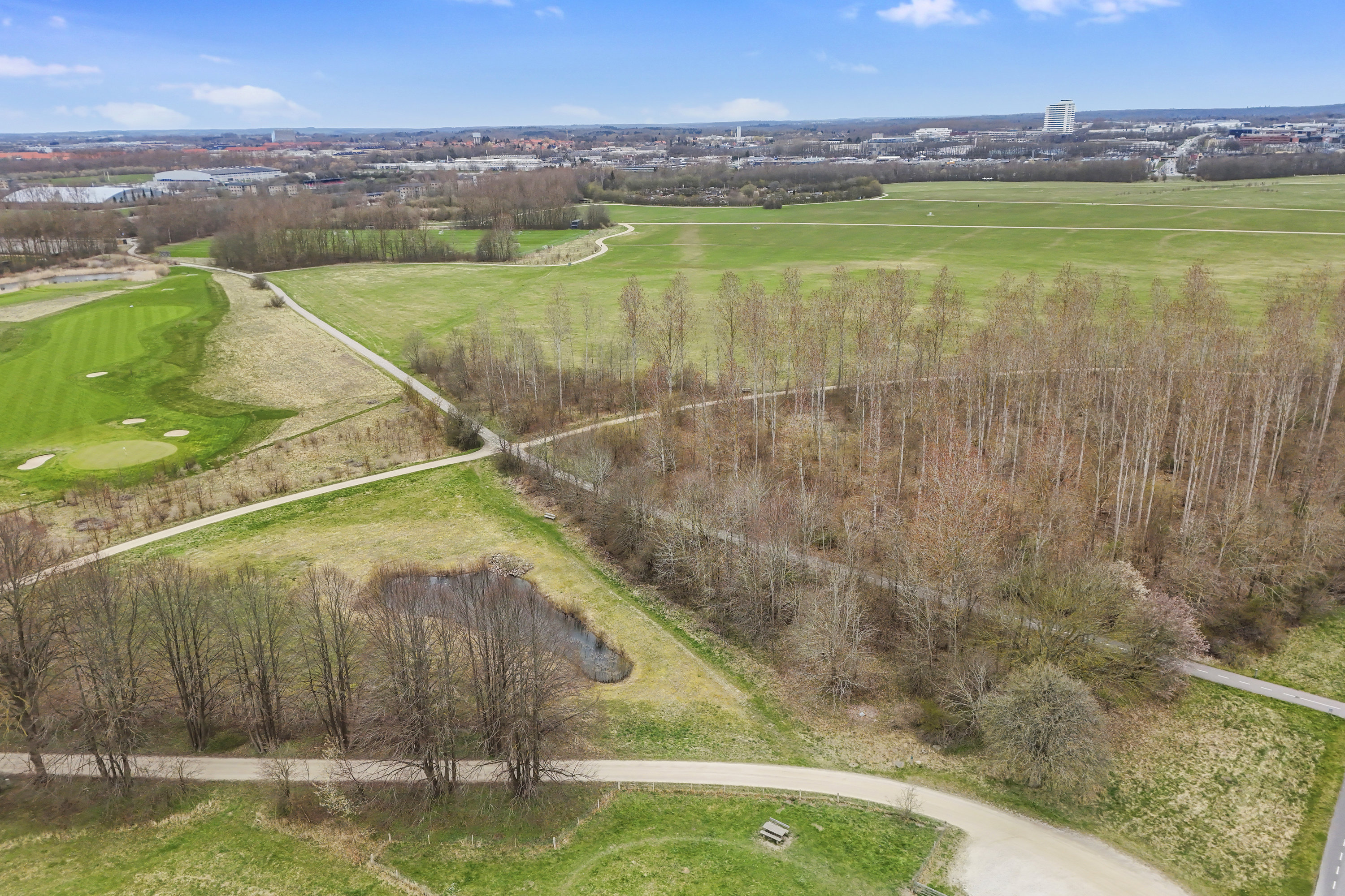 Fremhævet luftfoto billede i fuldskærmstilstand. Billede af Lindeengen 23, 2740 Skovlunde