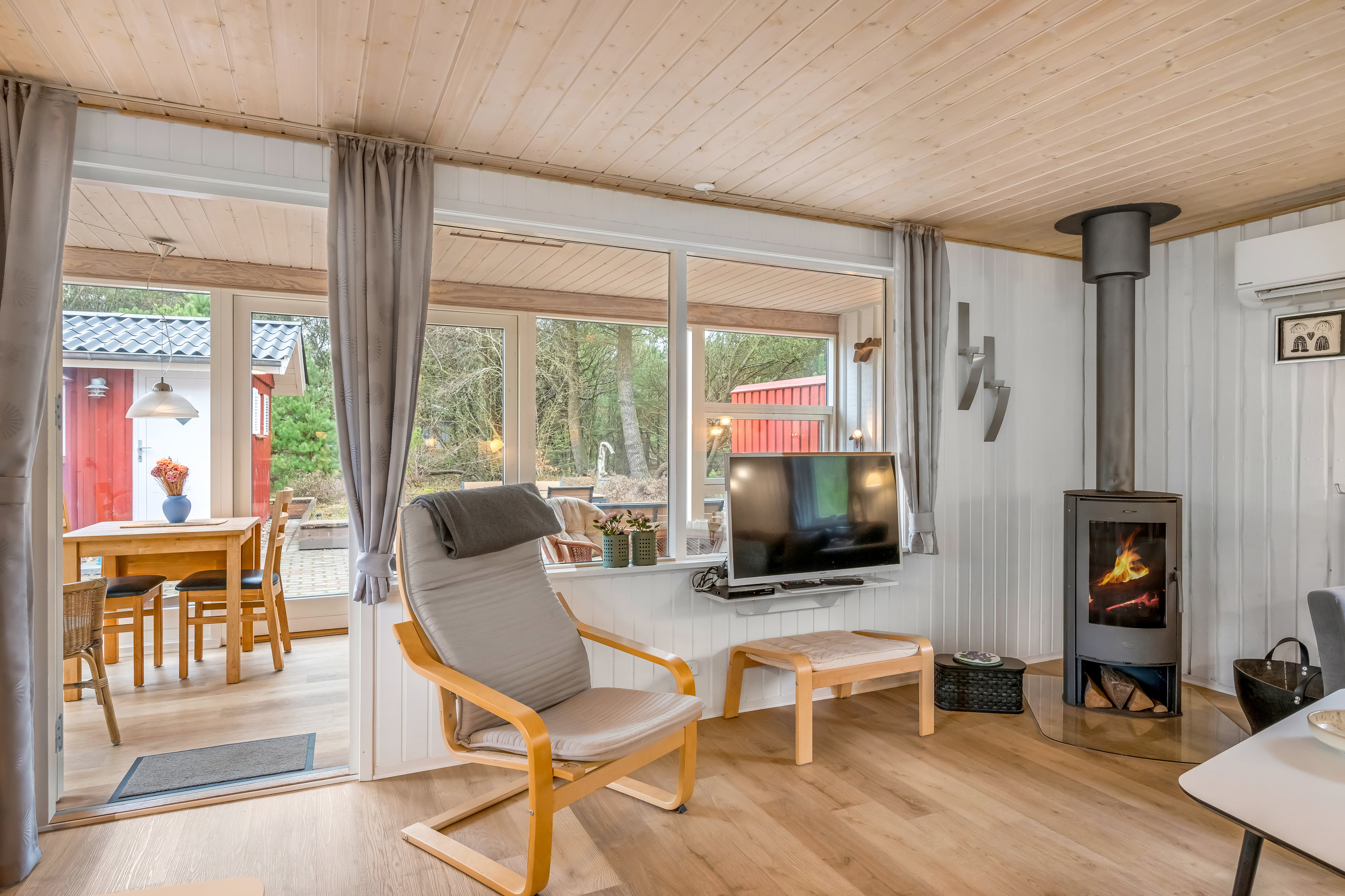 Fremhævet stue billede i fuldskærmstilstand. Billede af Højsvej 26, Lønne, 6830 Nørre Nebel