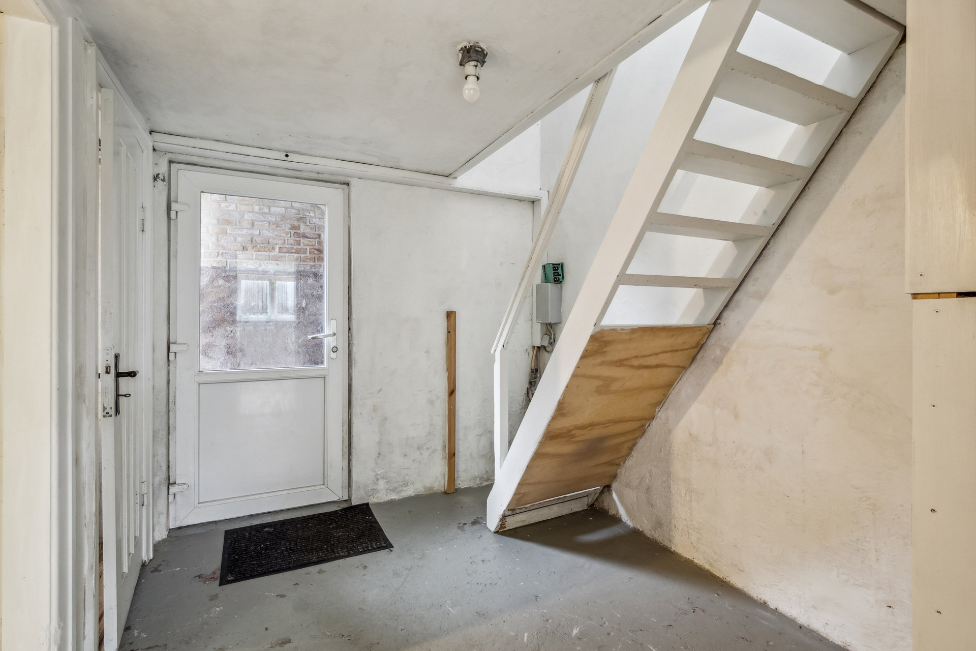 Fremhævet trappe til kælder billede i fuldskærmstilstand. Billede af Spangbergsvej 28, 7700 Thisted