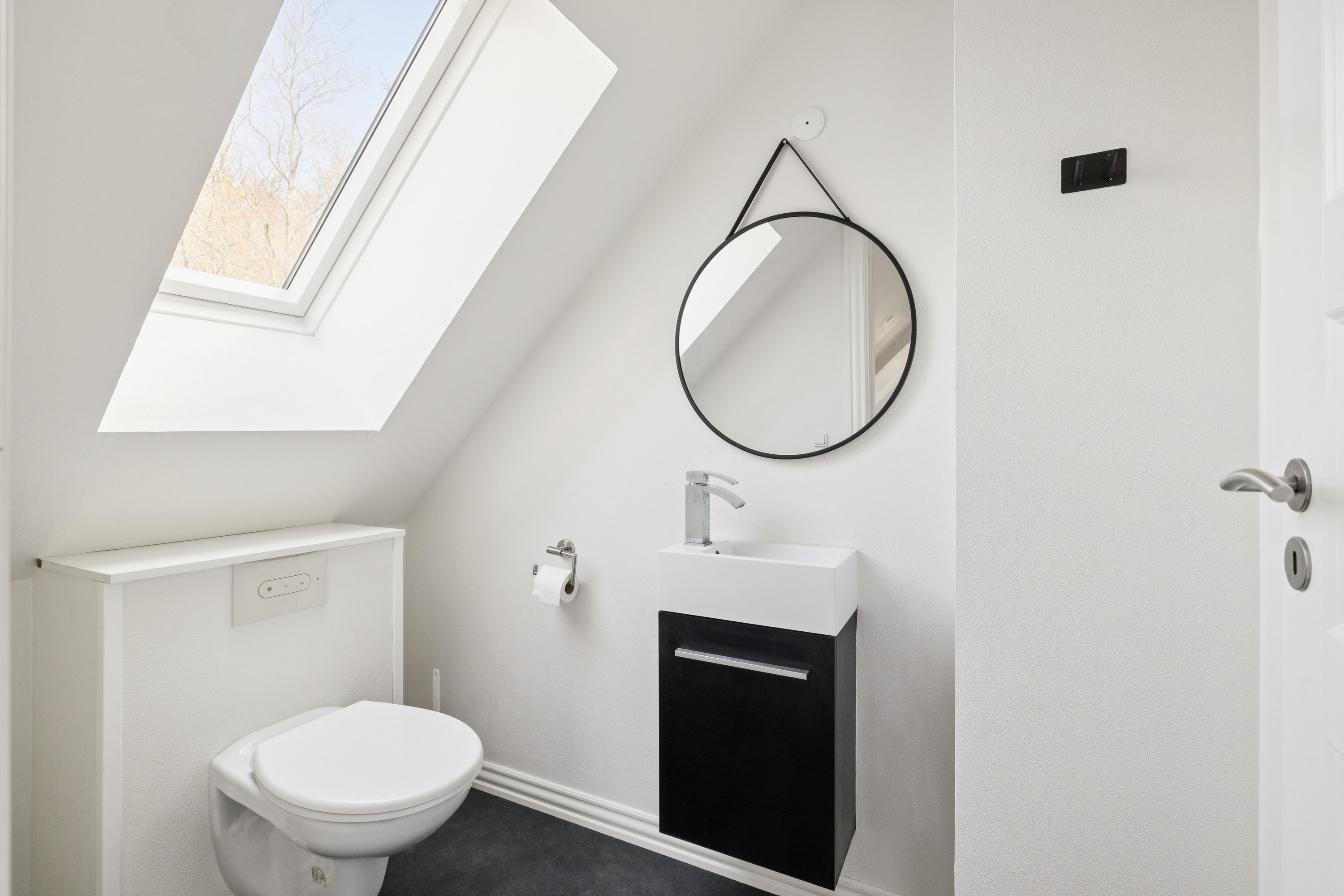 Fremhævet toilet billede i fuldskærmstilstand. Billede af Snæbumvej 47, Snæbum, 9500 Hobro