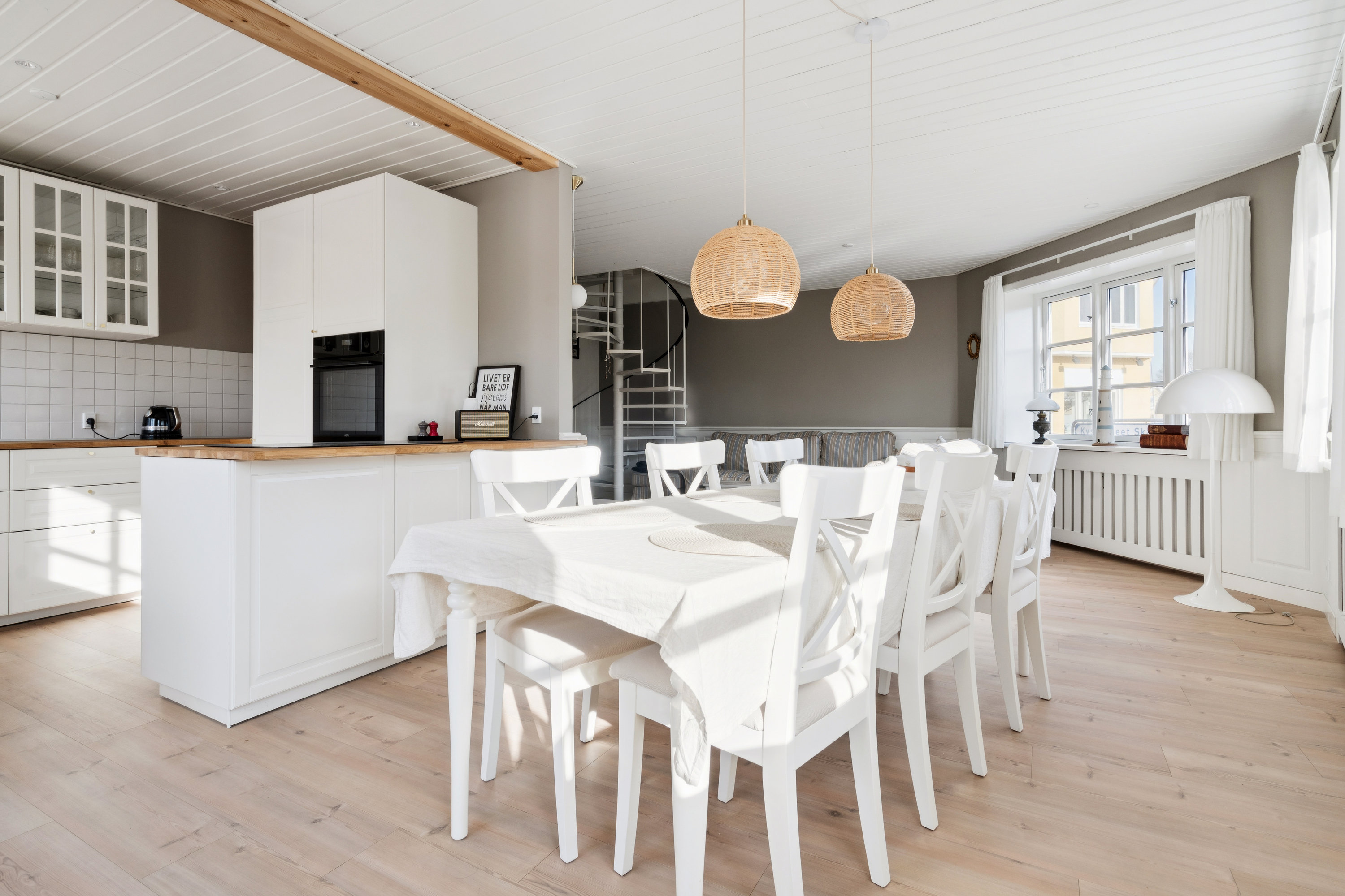 Fremhævet stue billede i fuldskærmstilstand. Billede af Sct. Laurentii Vej 121, Vesterby, 9990 Skagen