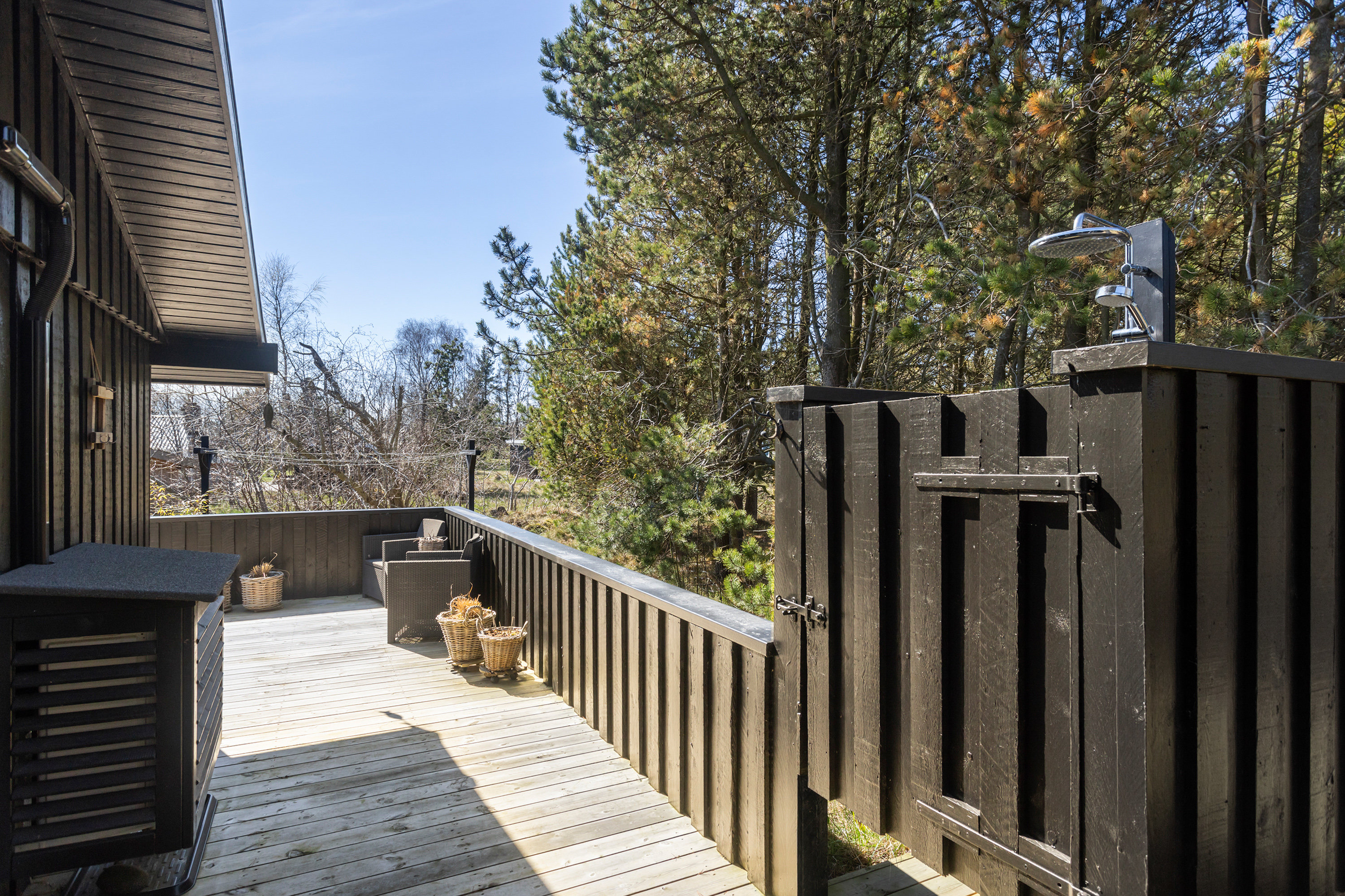 Fremhævet terrasse billede i fuldskærmstilstand. Billede af Rugholm 25, 9970 Strandby