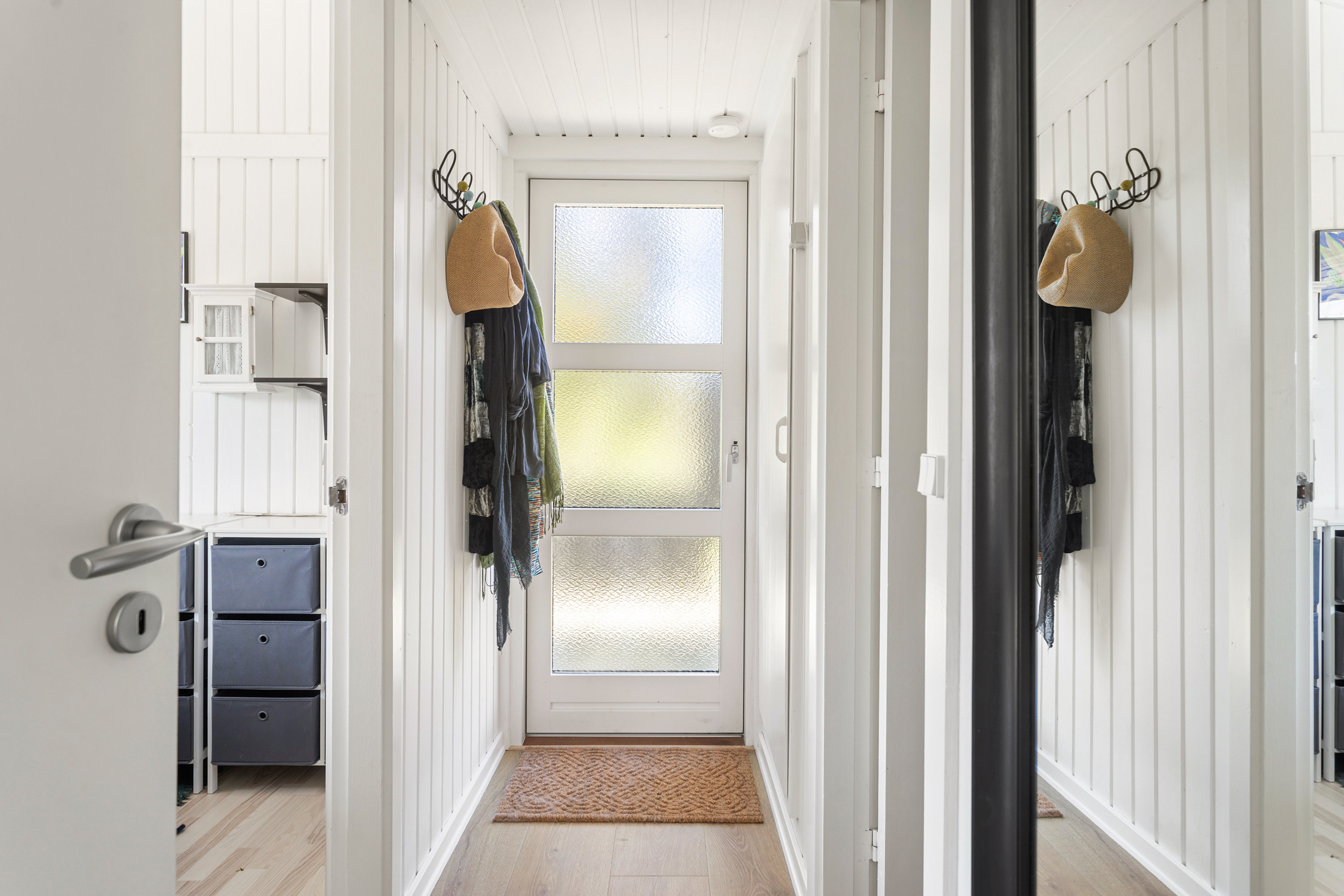 Fremhævet gang billede i fuldskærmstilstand. Billede af Rugholm 25, 9970 Strandby