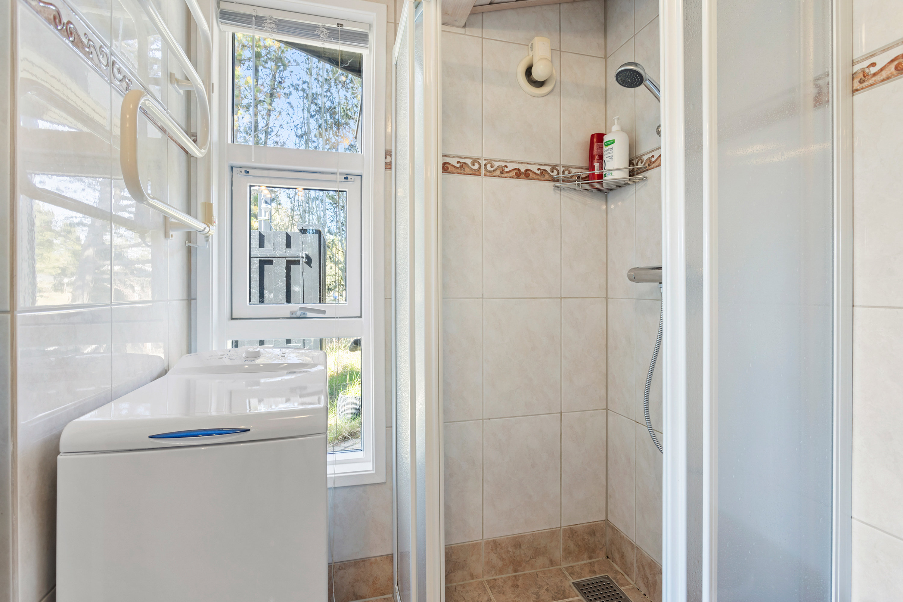 Fremhævet badeværelse billede i fuldskærmstilstand. Billede af Rugholm 25, 9970 Strandby