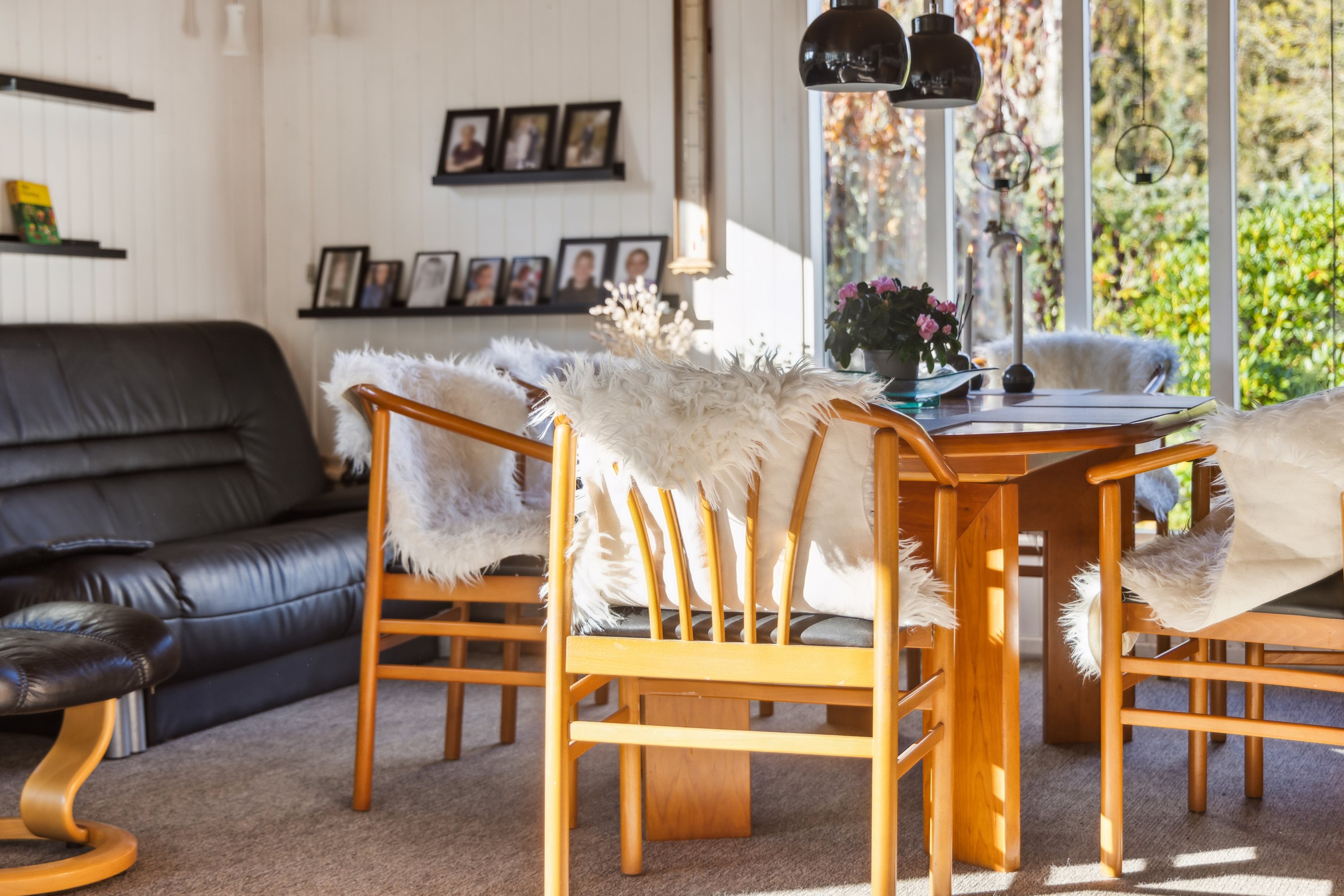 Fremhævet stue billede i fuldskærmstilstand. Billede af Kongestien 39, Koldkær, 9370 Hals