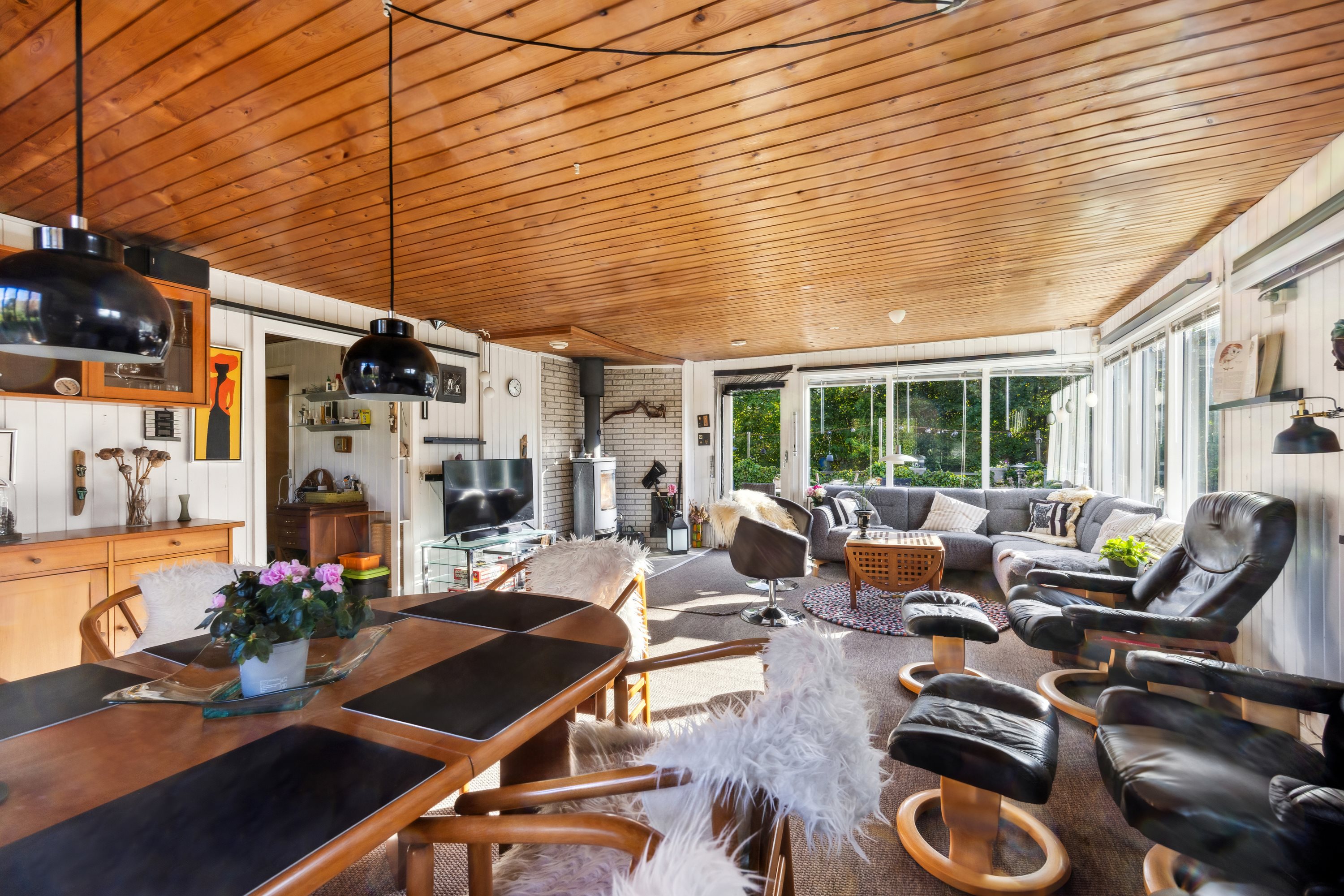 Fremhævet stue billede i fuldskærmstilstand. Billede af Kongestien 39, Koldkær, 9370 Hals