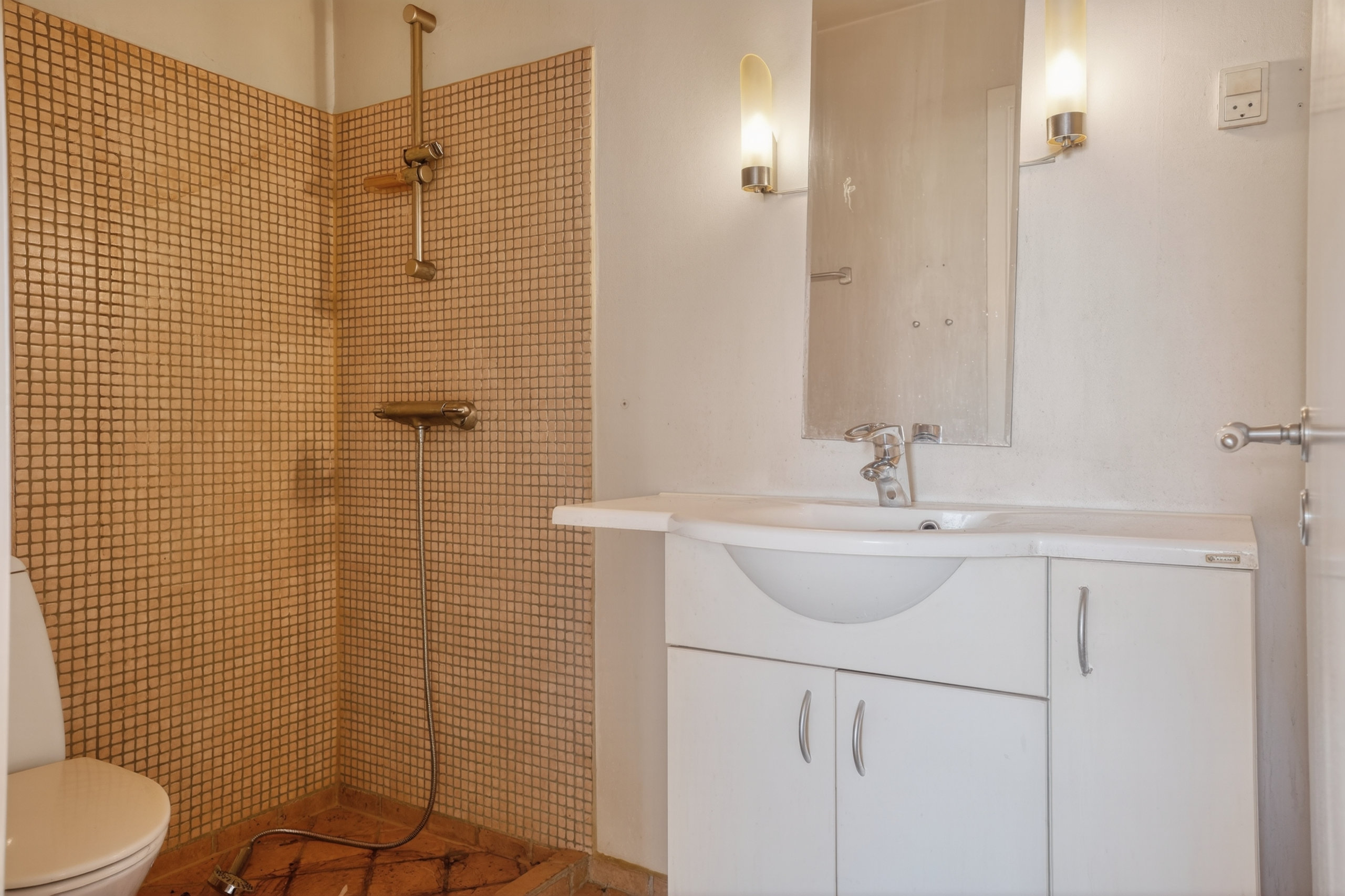 Fremhævet badeværelse billede i fuldskærmstilstand. Billede af Parken 19, 2. th., 3480 Fredensborg