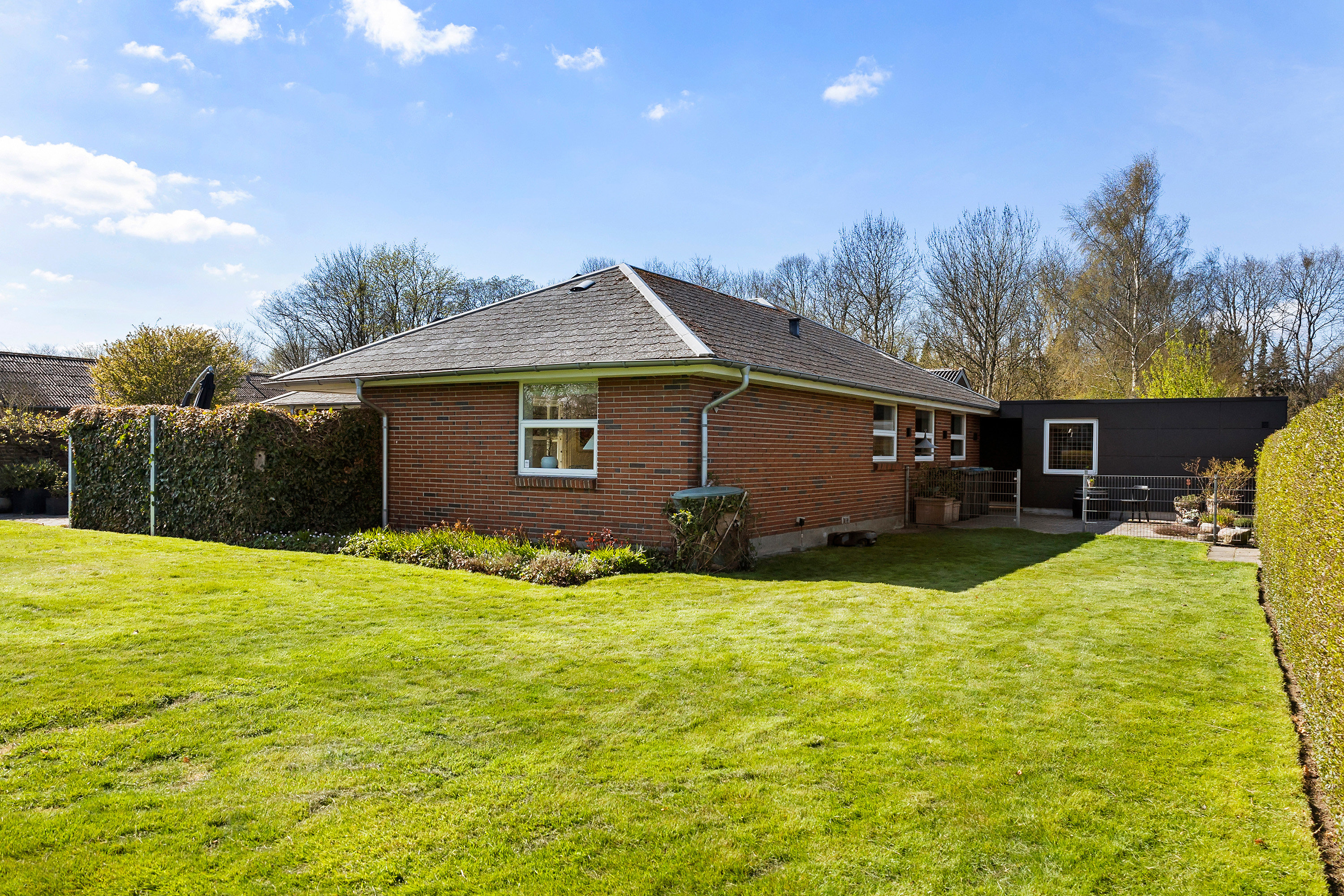 Fremhævet ejendommen billede i fuldskærmstilstand. Billede af Kirsebærvej 23, 6600 Vejen