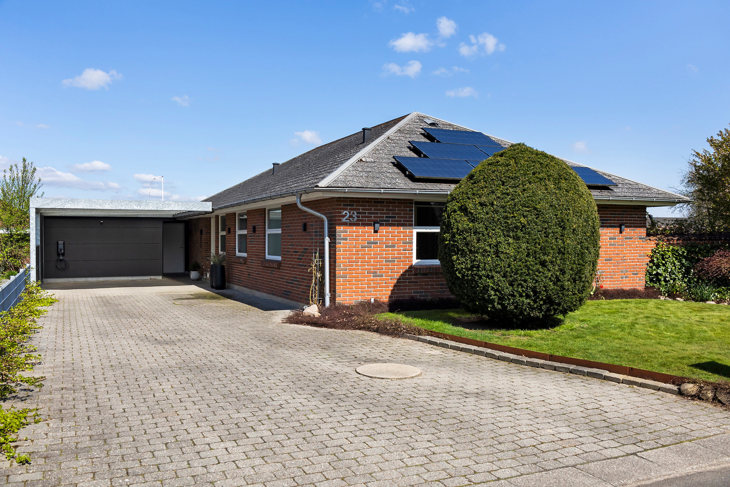 Fremhævet ejendommen billede i fuldskærmstilstand. Billede af Kirsebærvej 23, 6600 Vejen