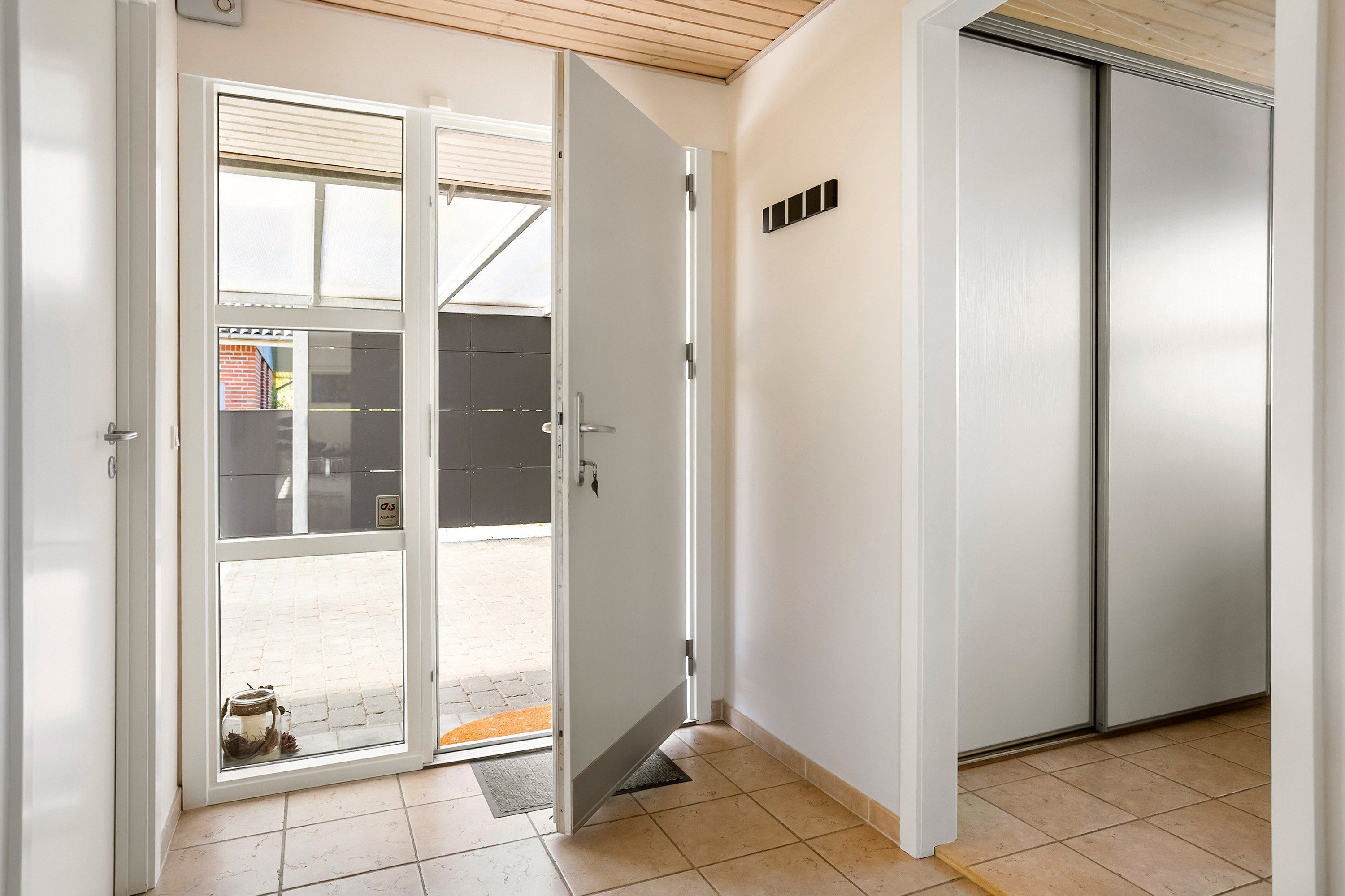 Fremhævet entré billede i fuldskærmstilstand. Billede af Kirsebærvej 23, 6600 Vejen