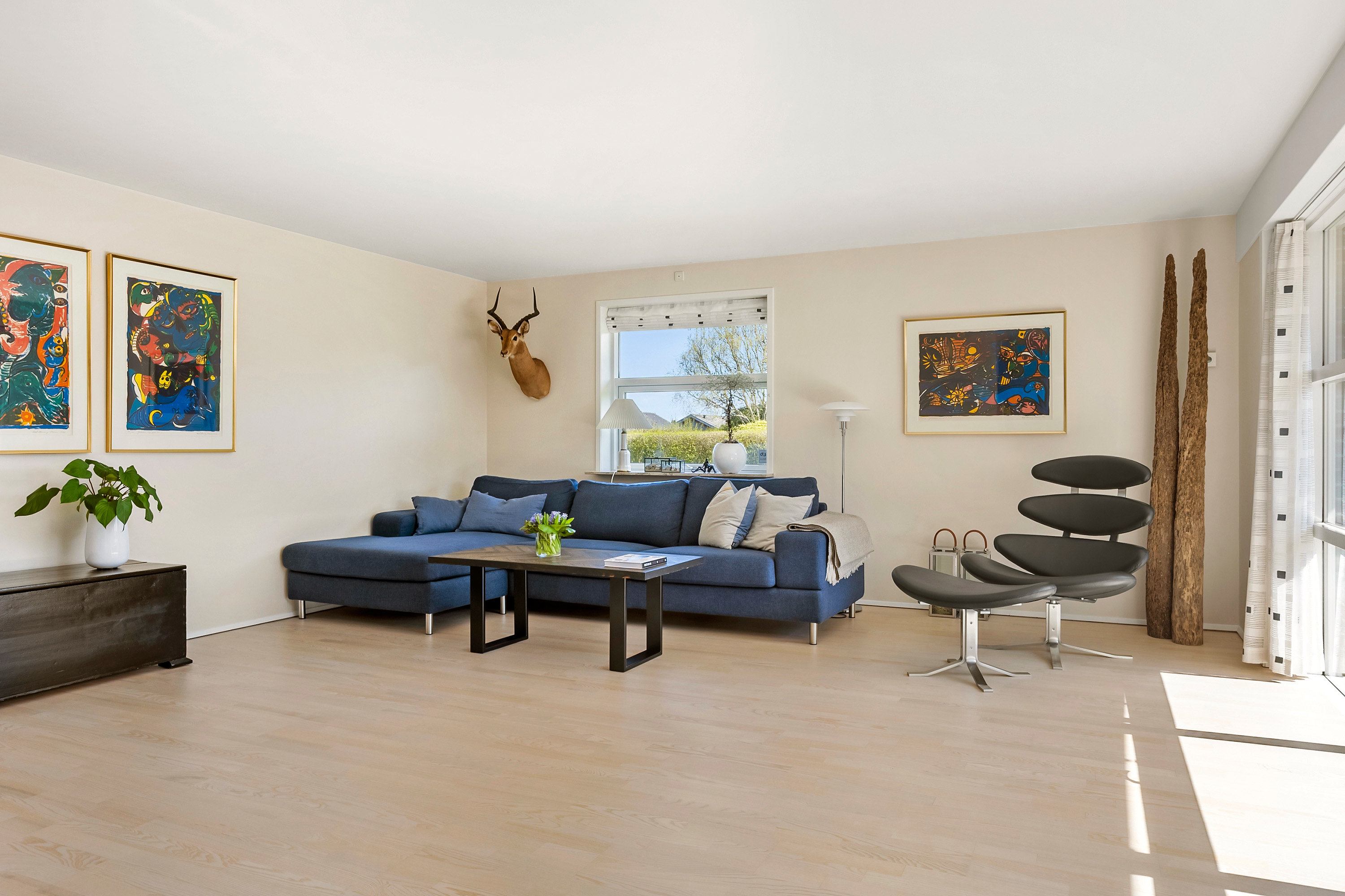 Fremhævet stue billede i fuldskærmstilstand. Billede af Kirsebærvej 23, 6600 Vejen