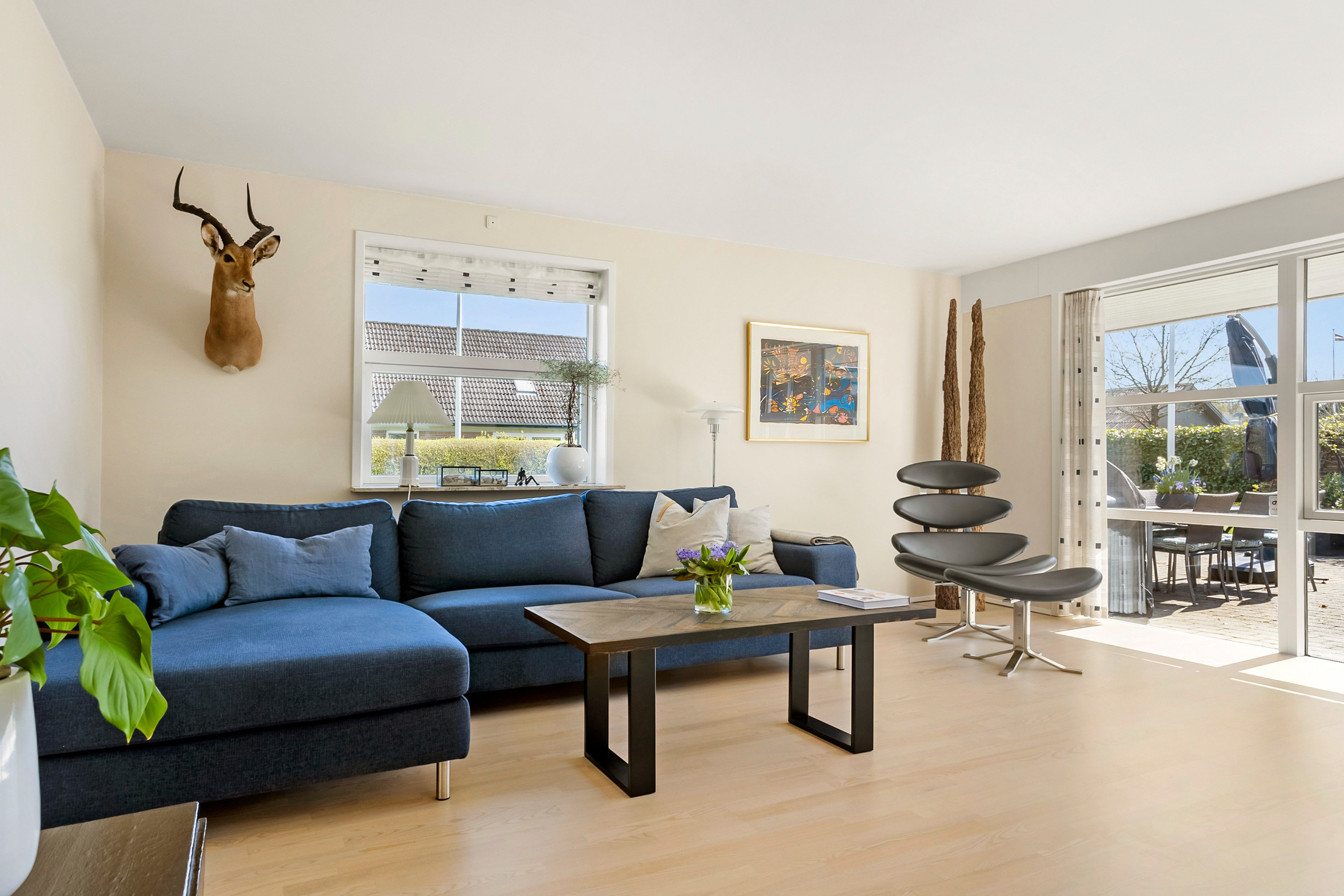 Fremhævet stue billede i fuldskærmstilstand. Billede af Kirsebærvej 23, 6600 Vejen