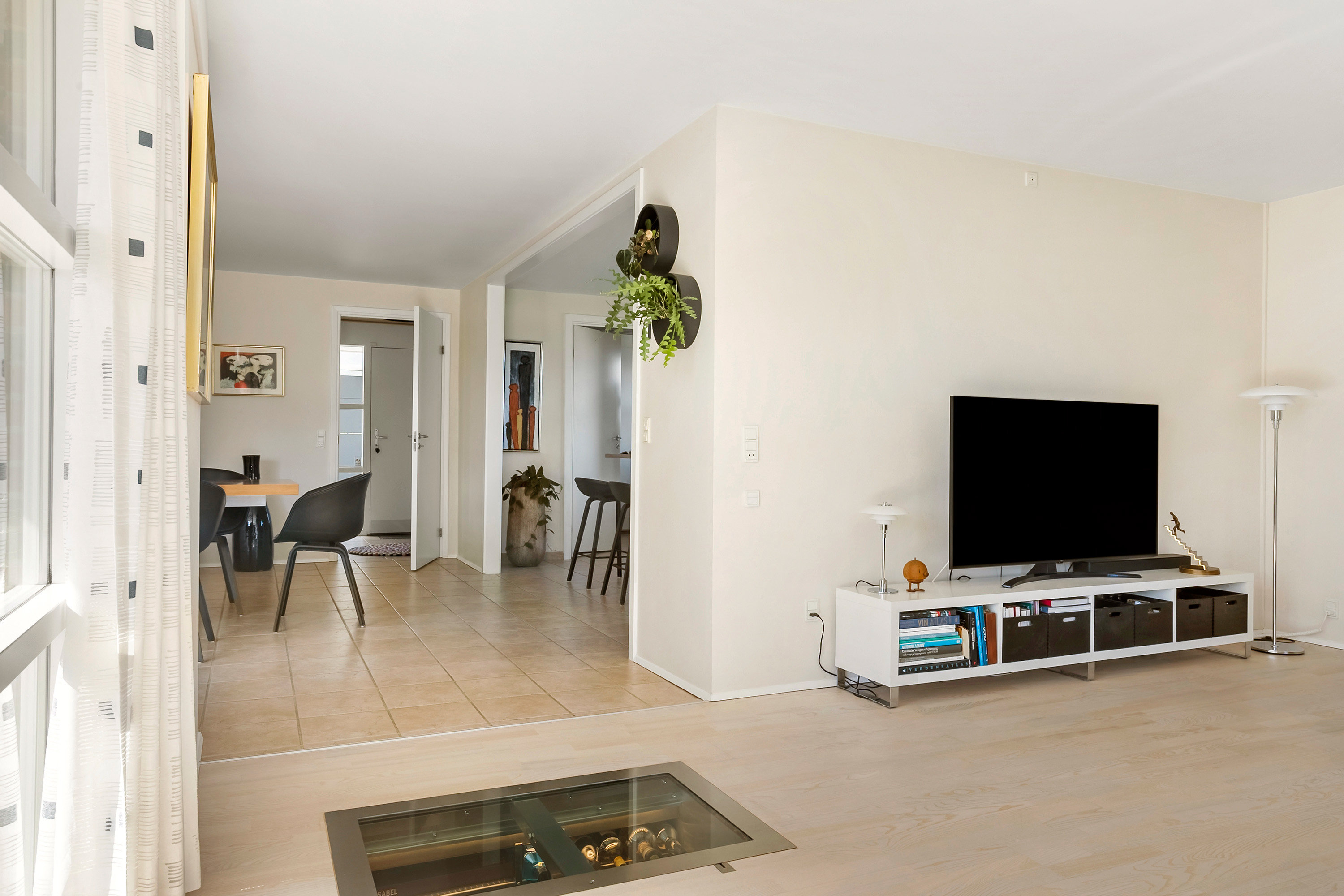 Fremhævet stue billede i fuldskærmstilstand. Billede af Kirsebærvej 23, 6600 Vejen