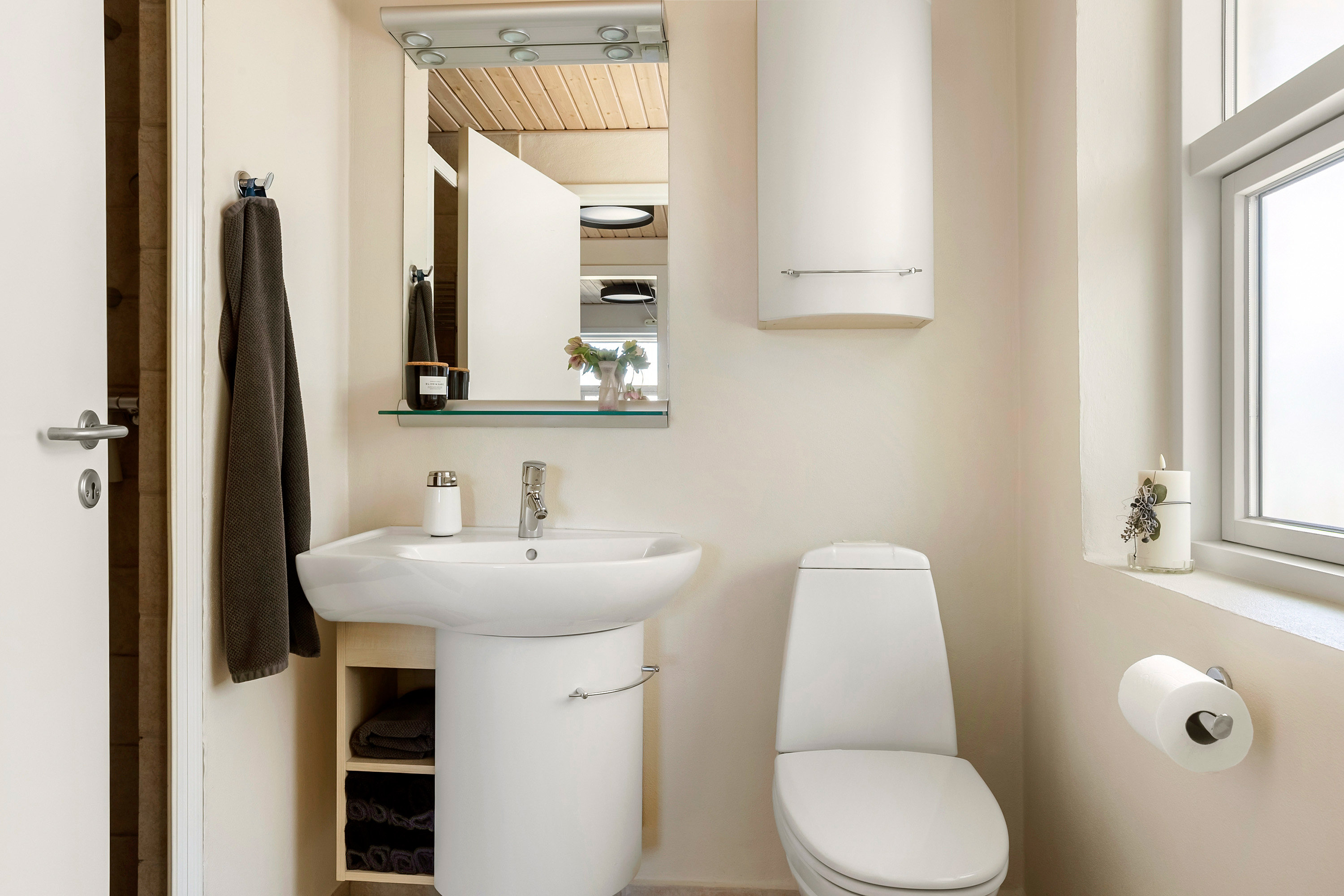 Fremhævet badeværelse billede i fuldskærmstilstand. Billede af Kirsebærvej 23, 6600 Vejen