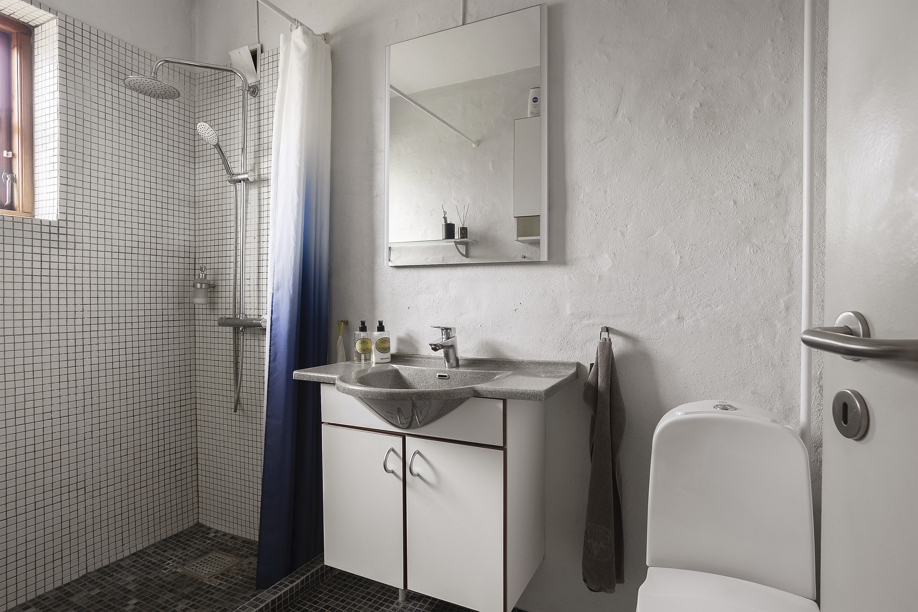 Fremhævet badeværelse billede i fuldskærmstilstand. Billede af Vestergade 33, 6600 Vejen